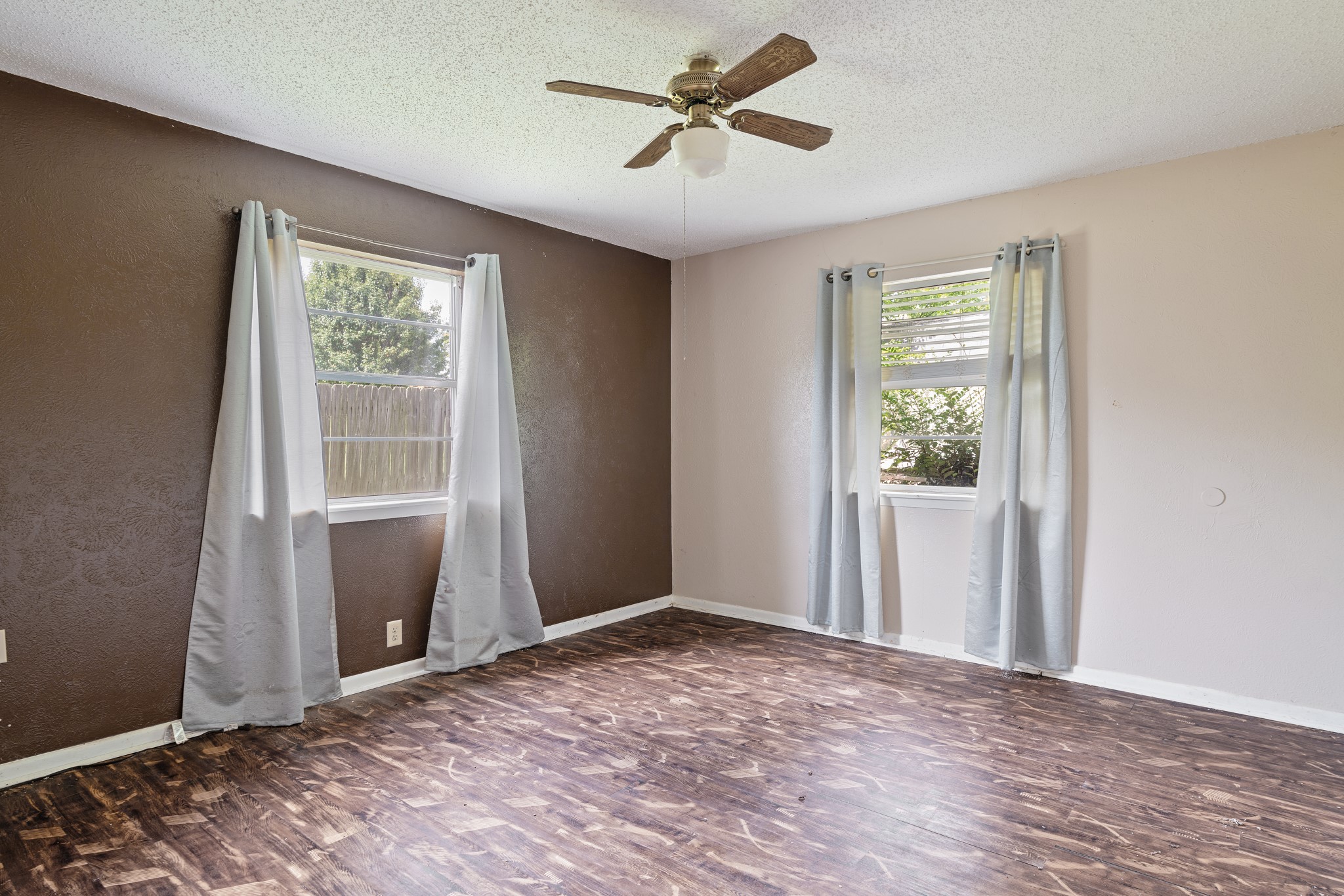 1120 Mockingbird Lane