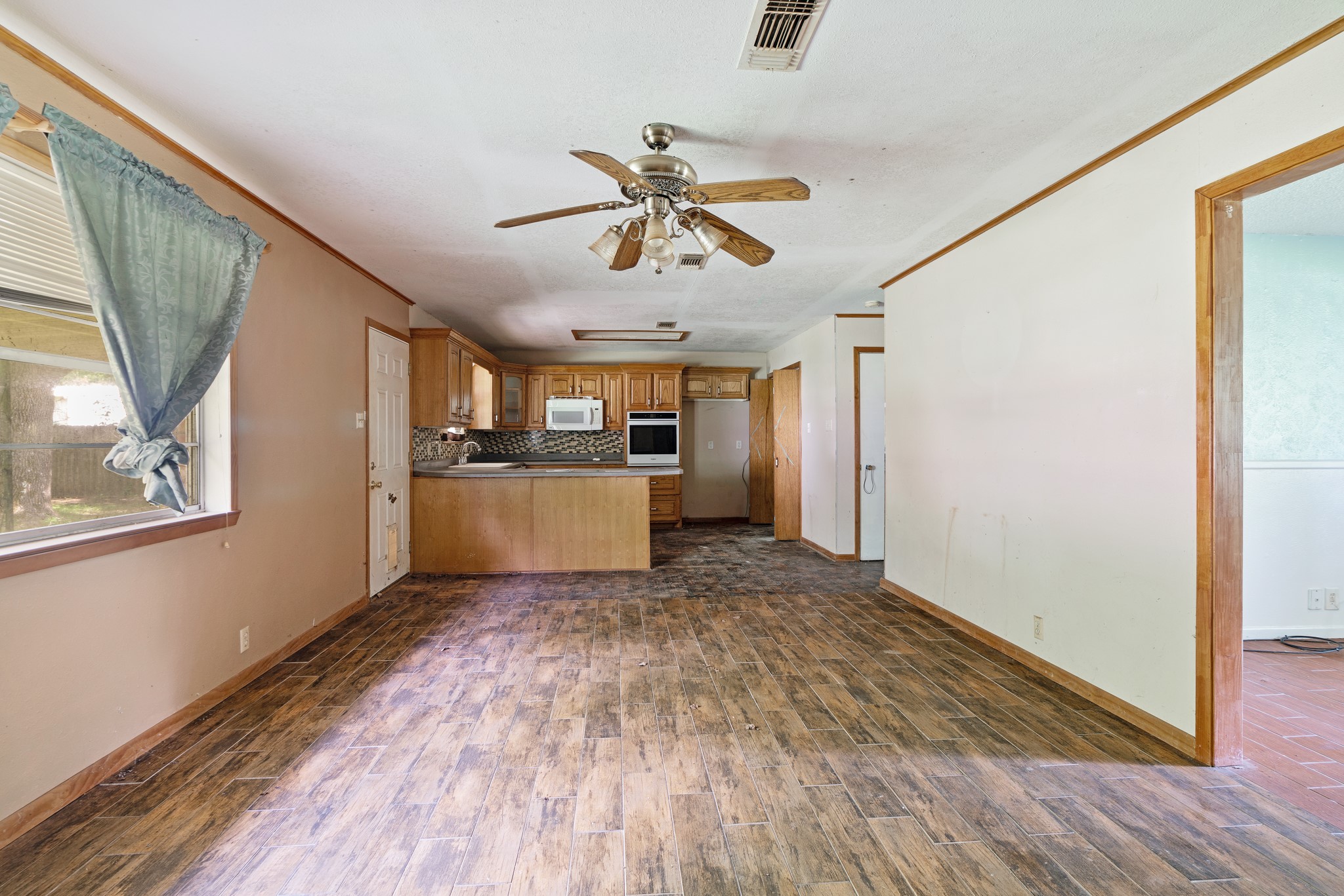 1120 Mockingbird Lane