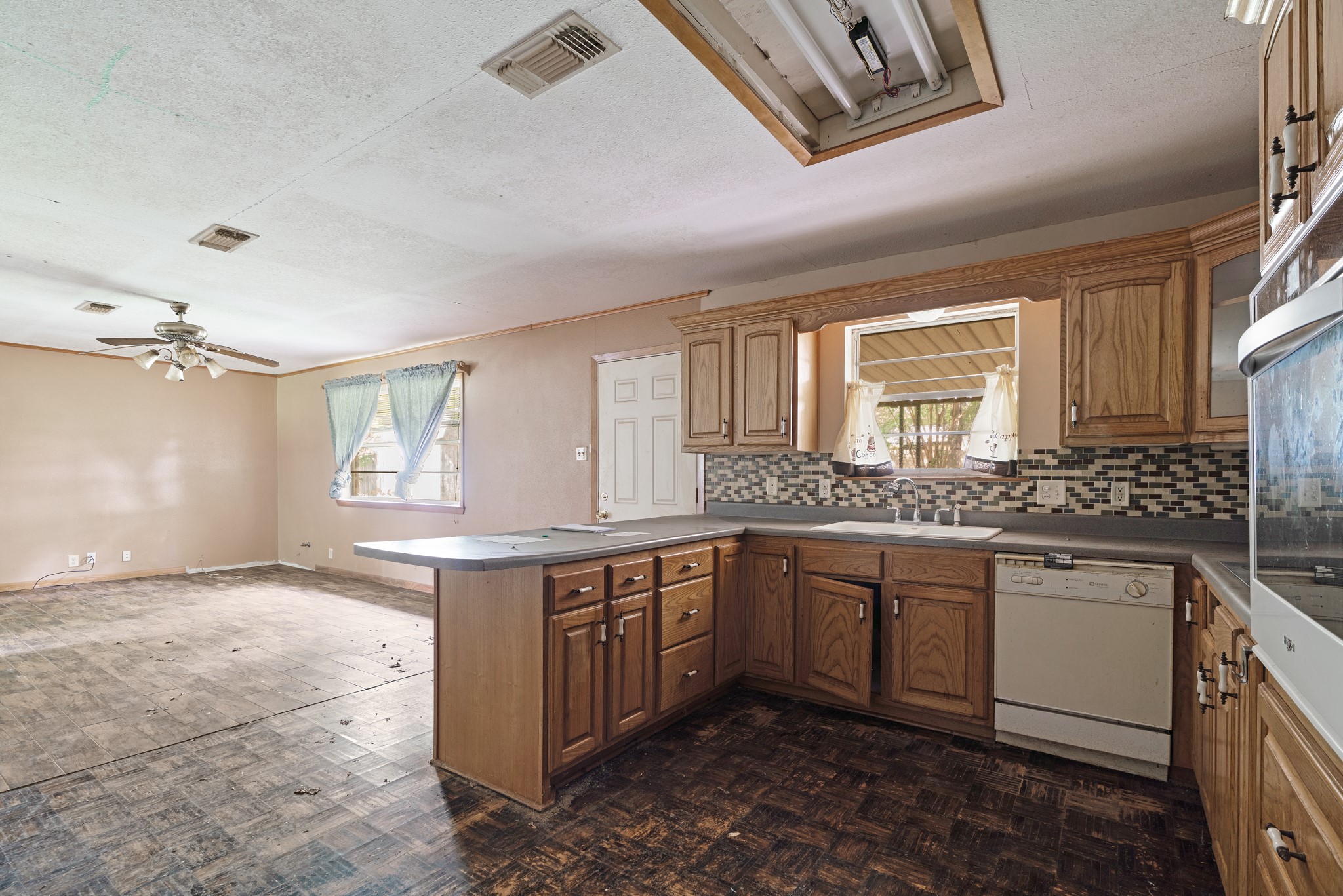 1120 Mockingbird Lane