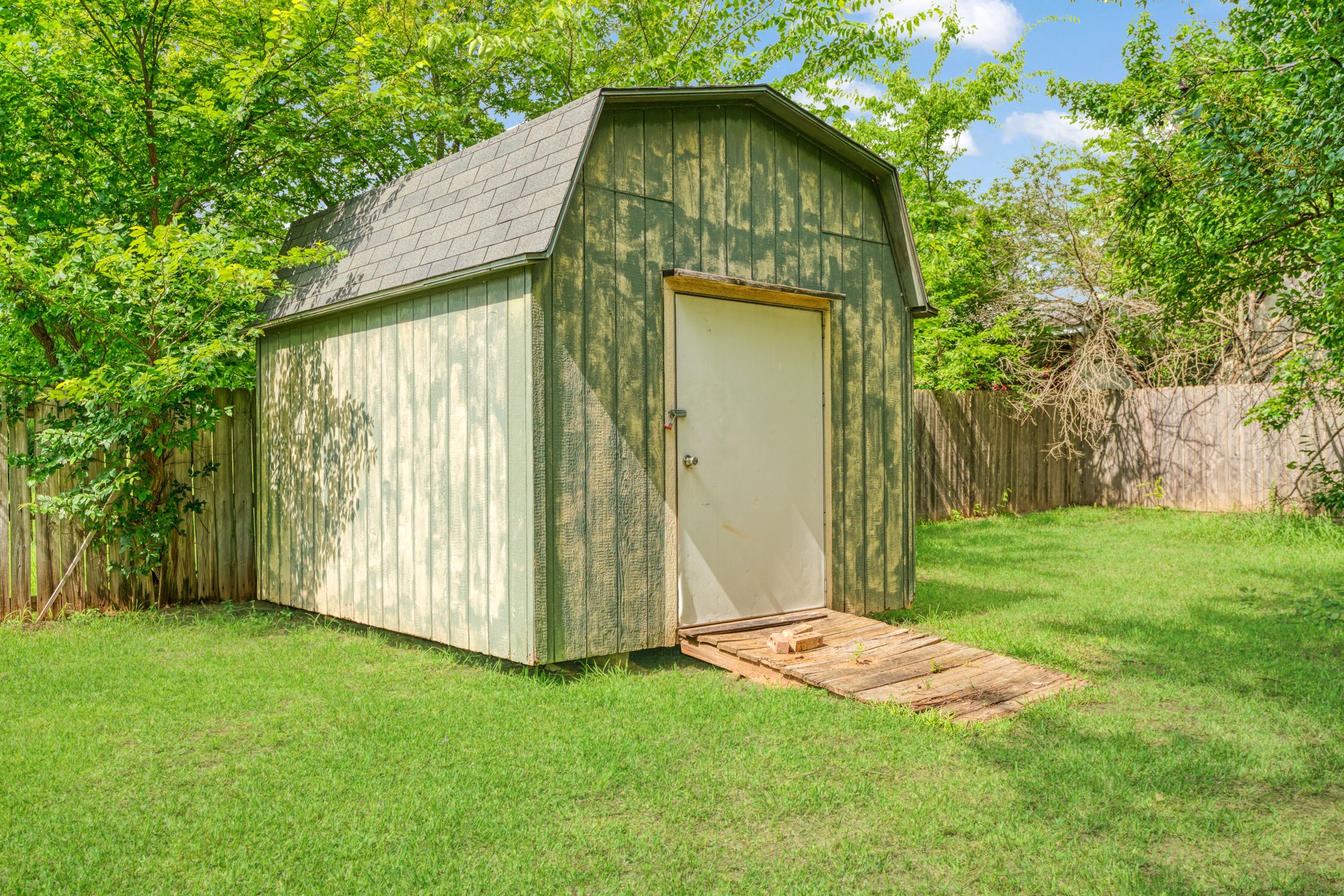 1120 Mockingbird Lane