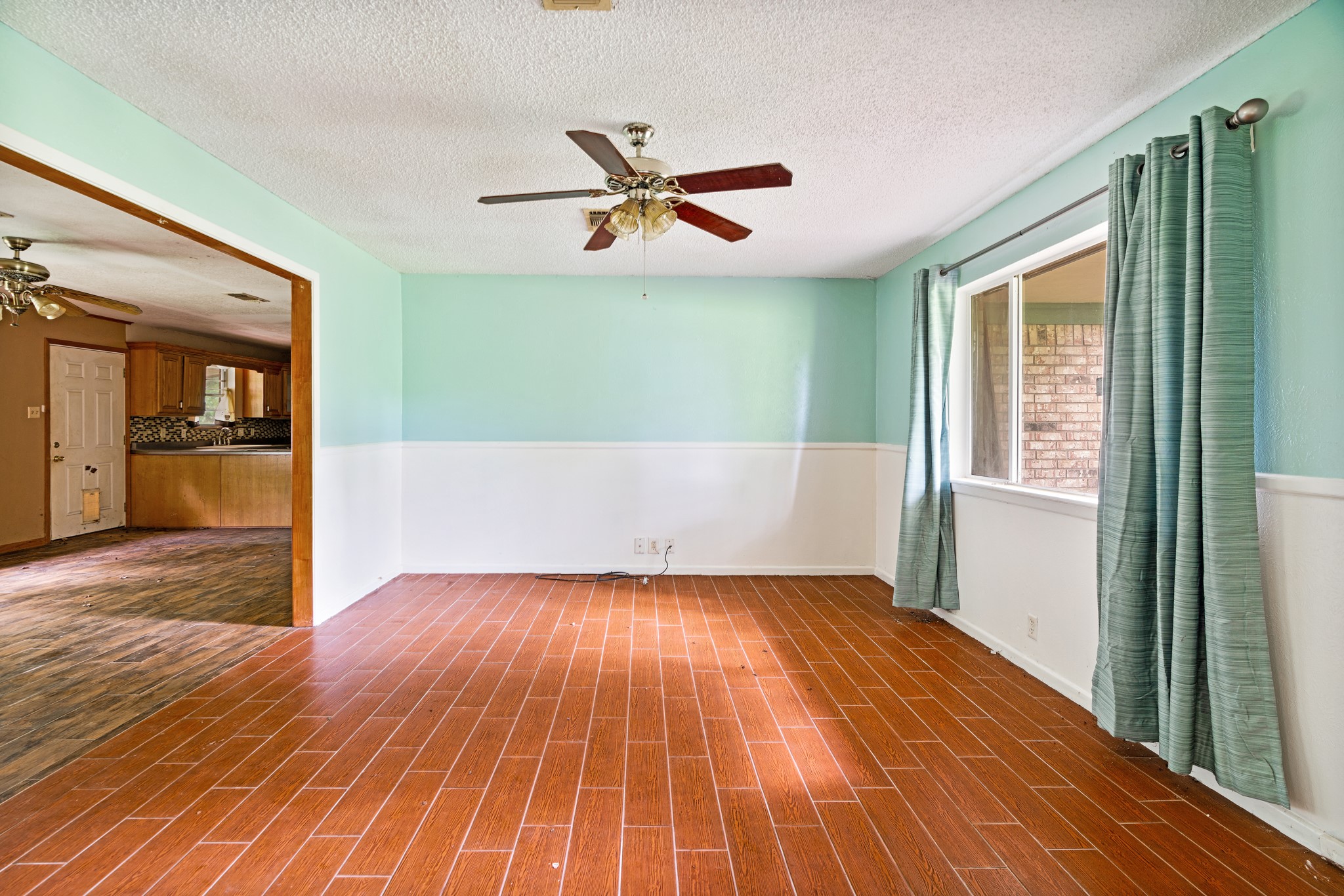 1120 Mockingbird Lane