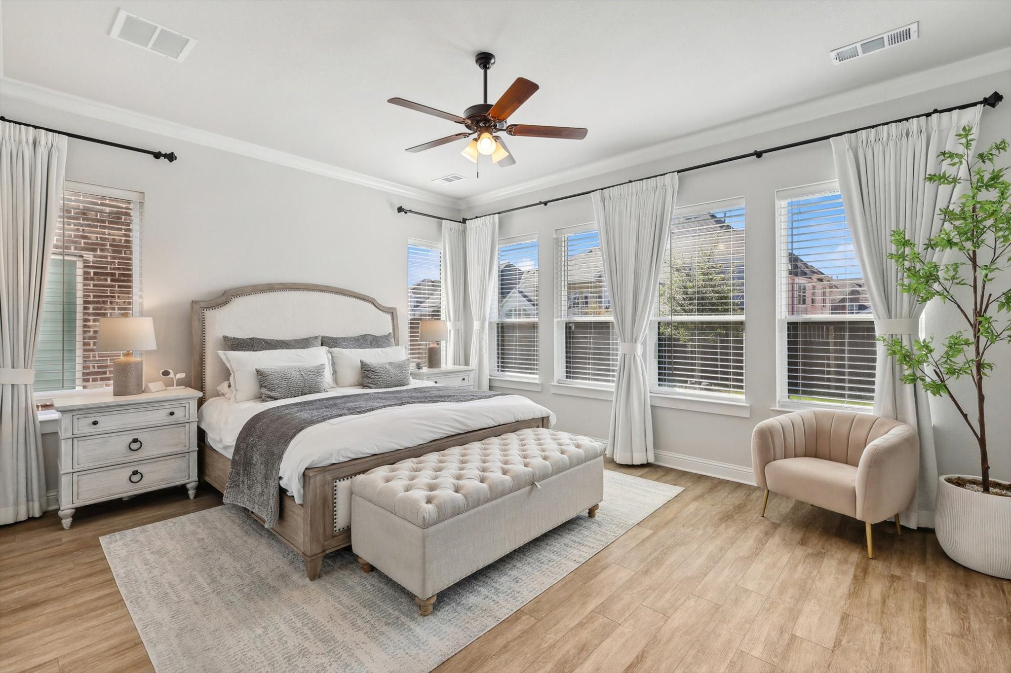 912 Southern Hills Way