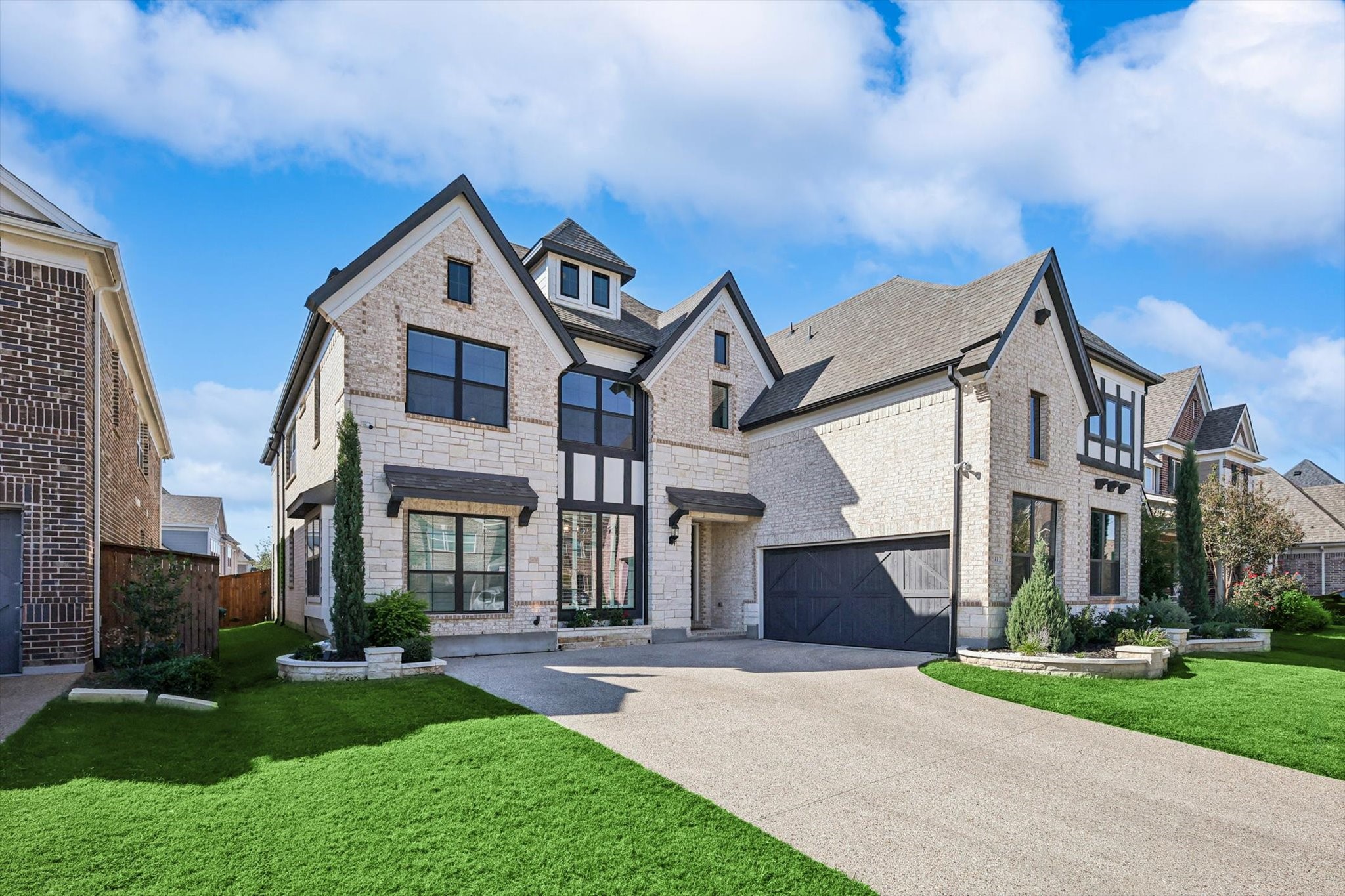 912 Southern Hills Way