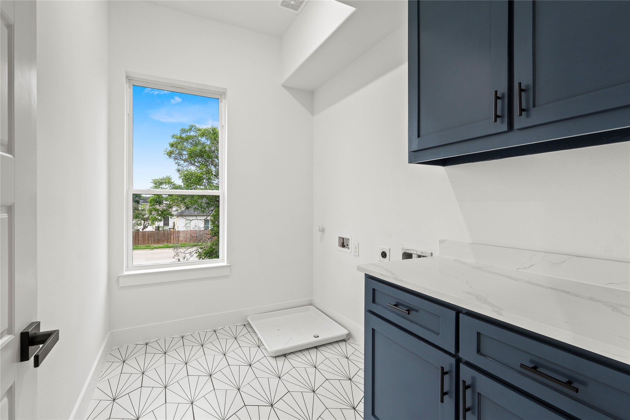 2529 Pennsylvania Avenue