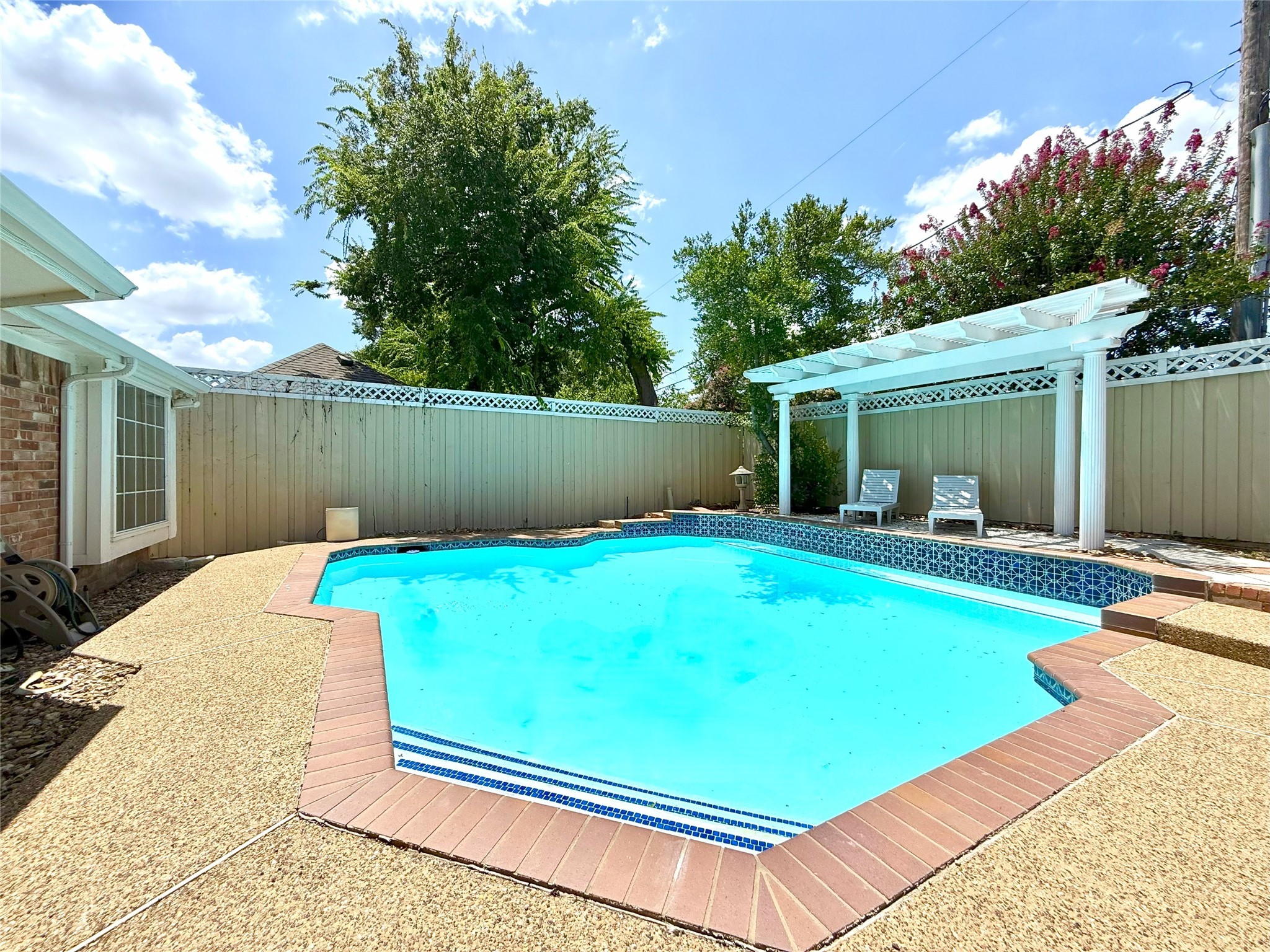 2300 Hunter Place Lane