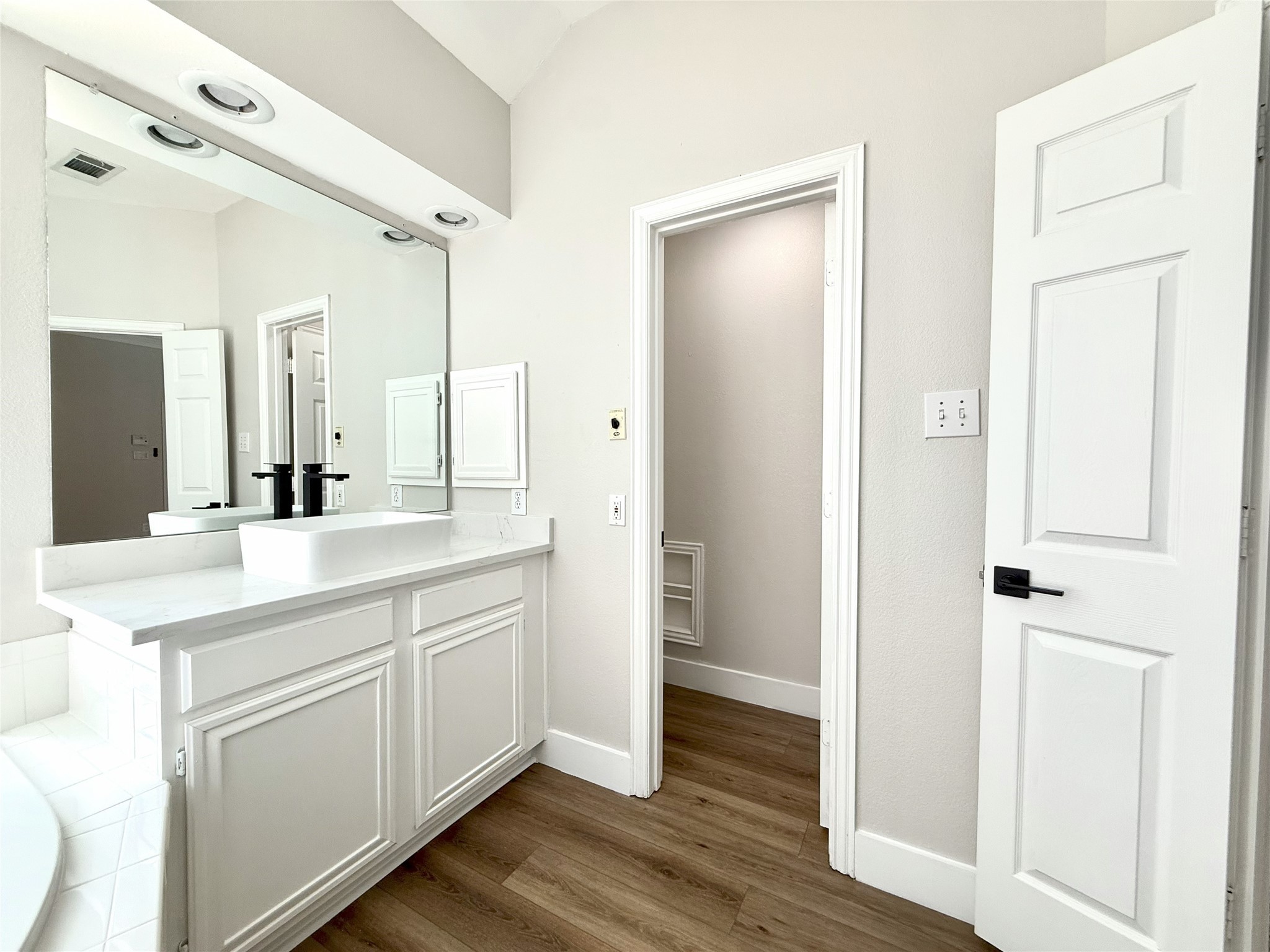 2300 Hunter Place Lane