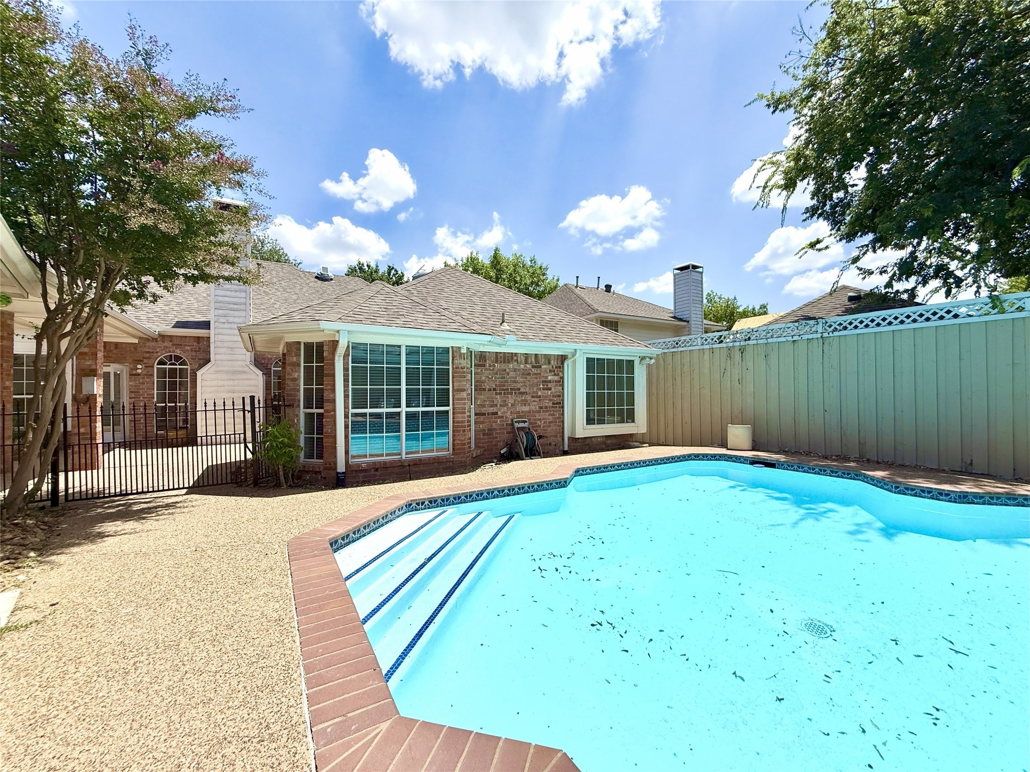 2300 Hunter Place Lane