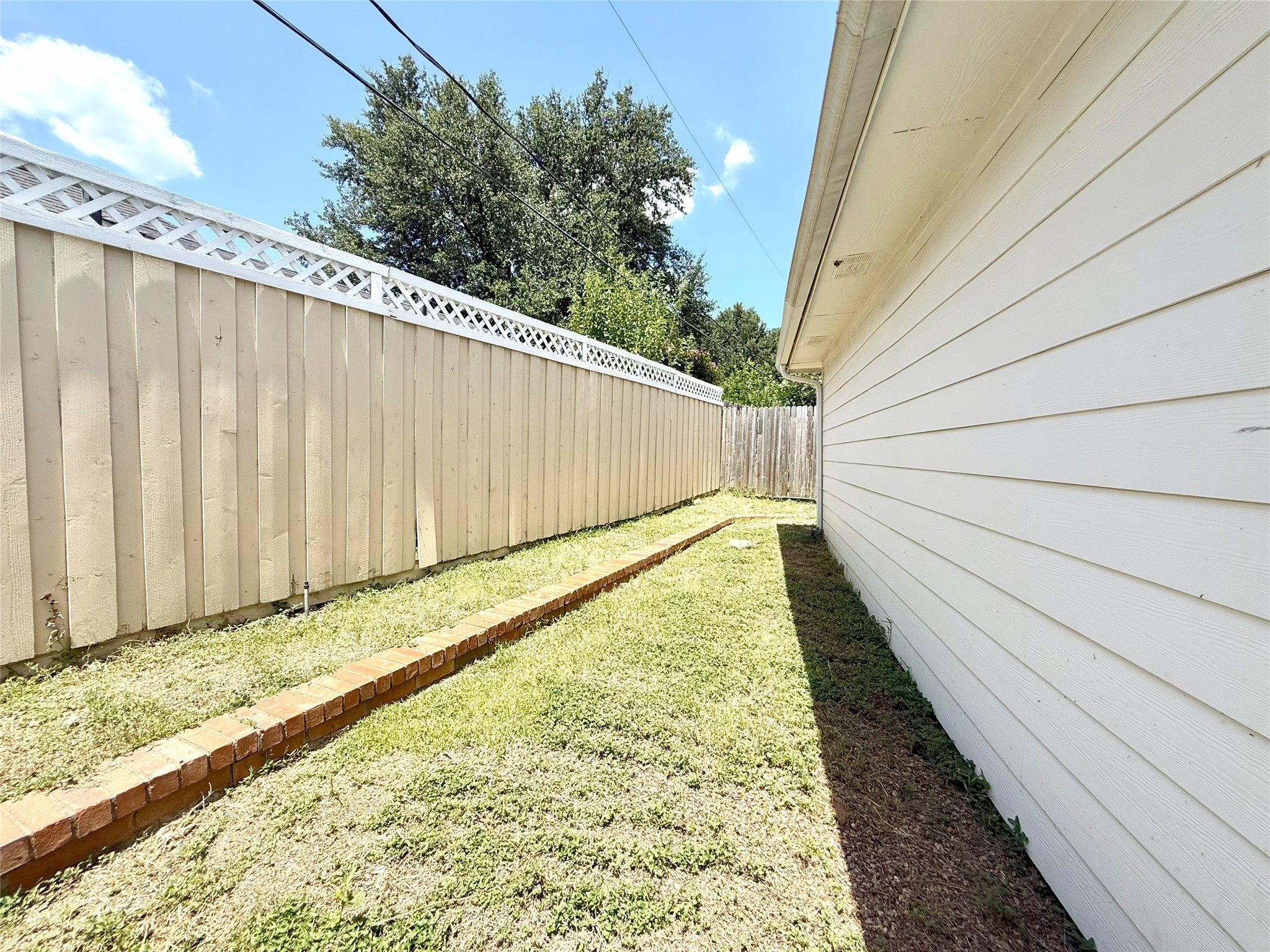 2300 Hunter Place Lane