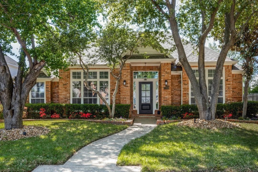 2300 Hunter Place Lane