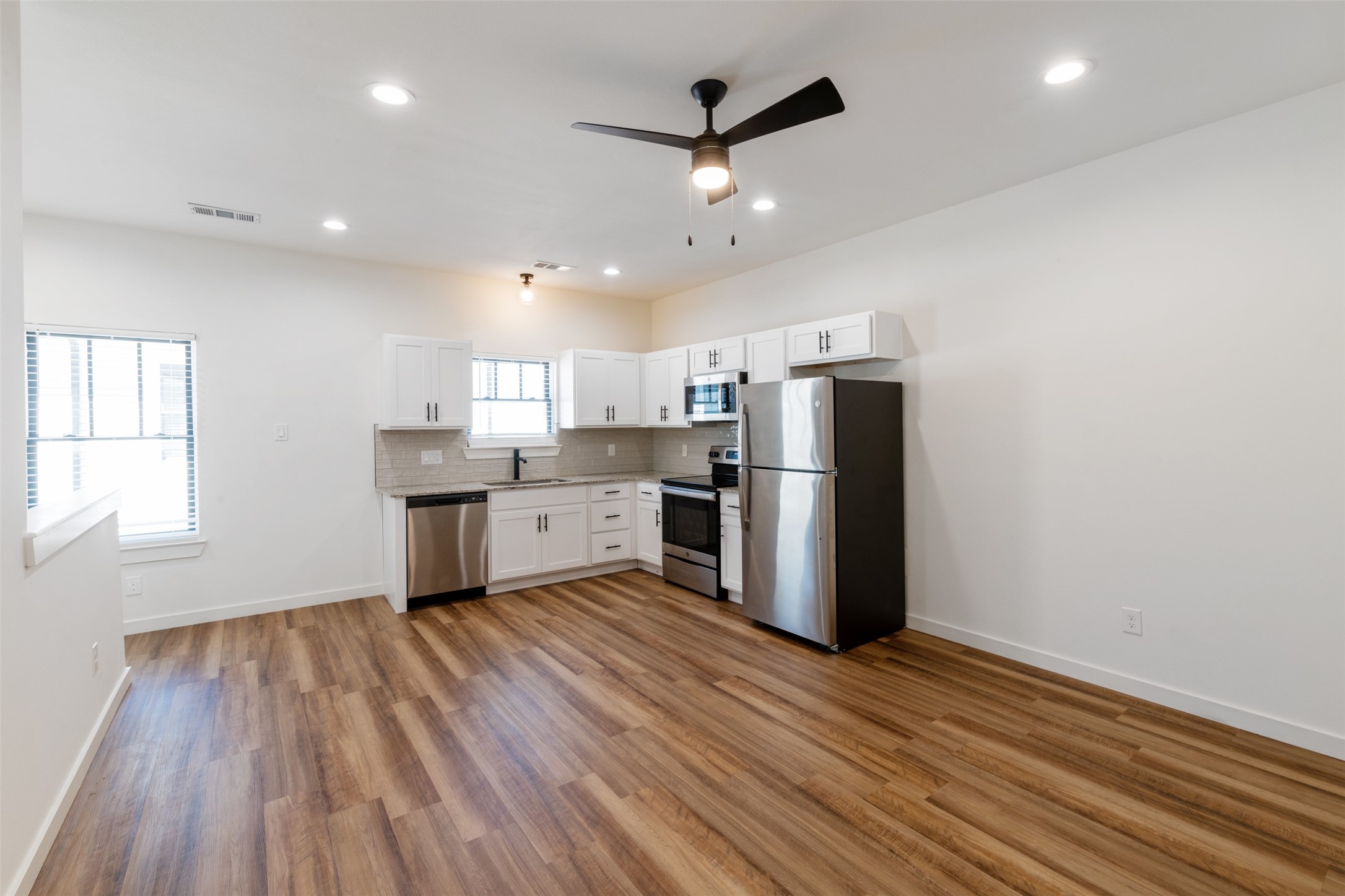 1135 Kings Highway 102