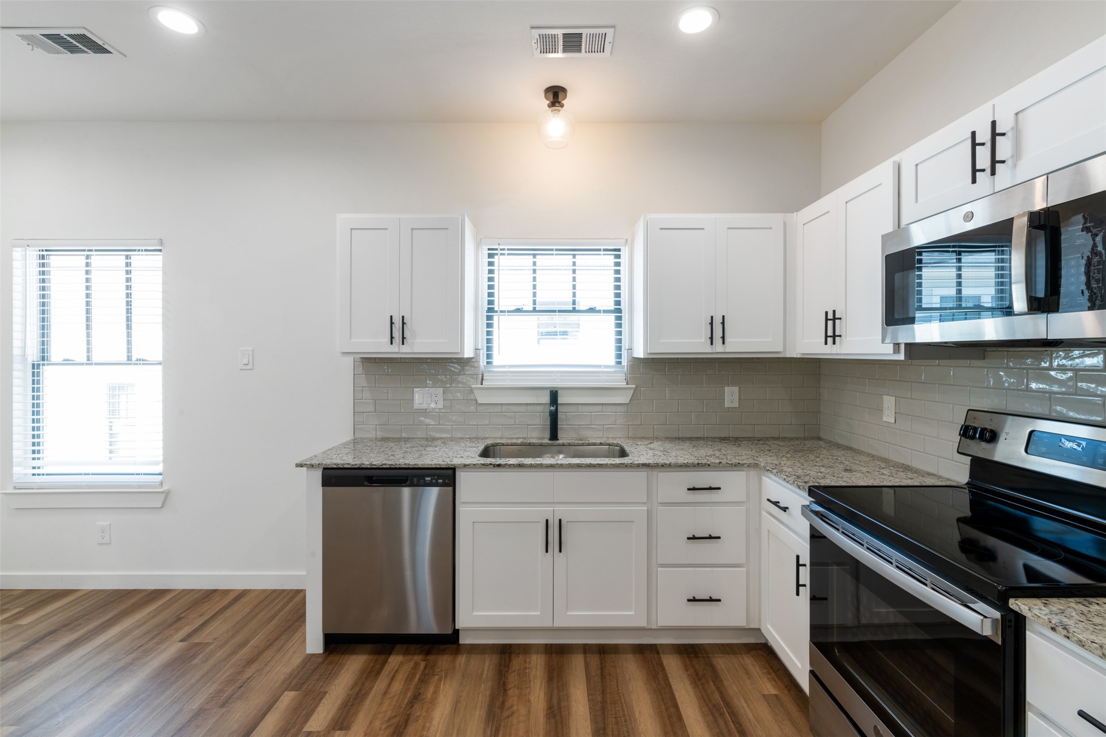 1135 Kings Highway 102