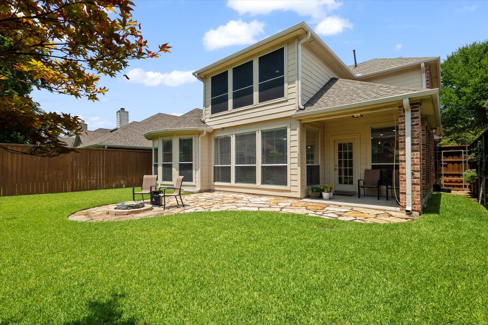 5513 Amber Way