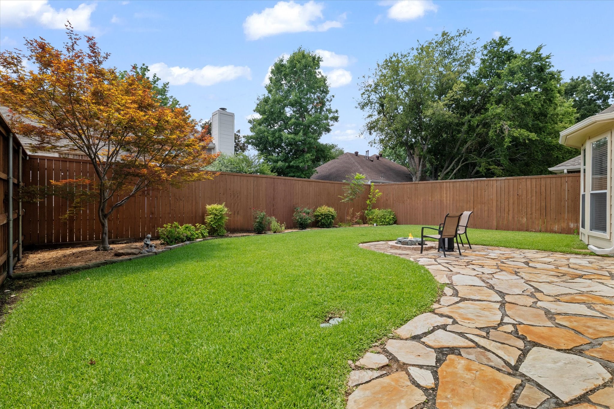 5513 Amber Way
