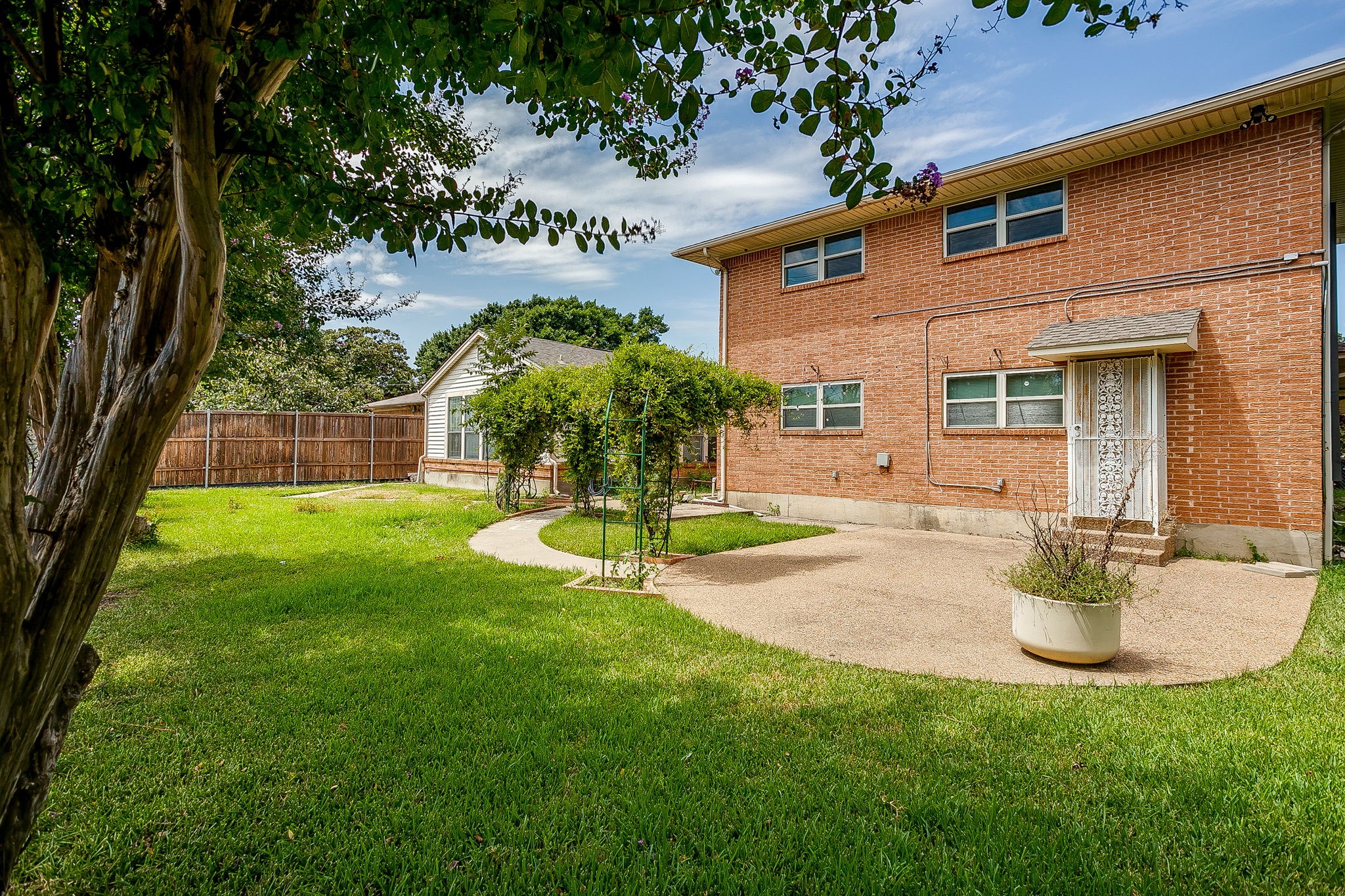 2122 S Vernon Avenue