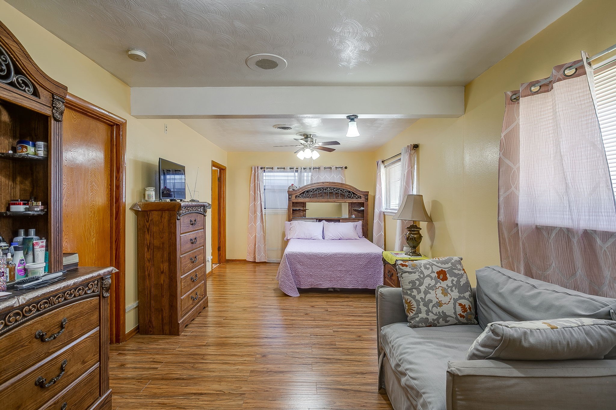 2122 S Vernon Avenue