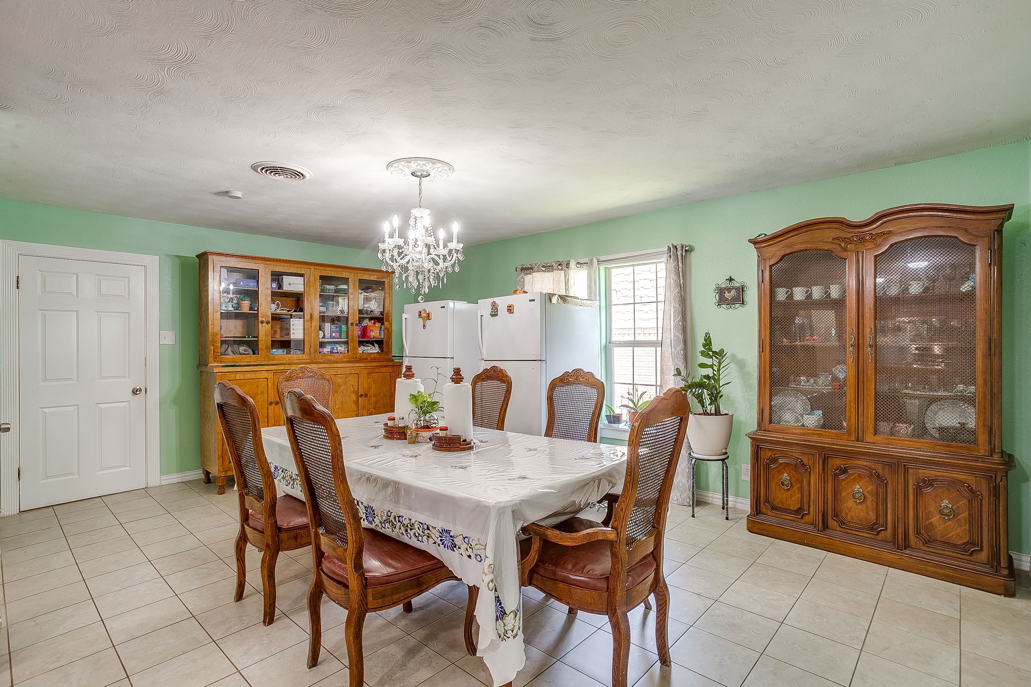 2122 S Vernon Avenue