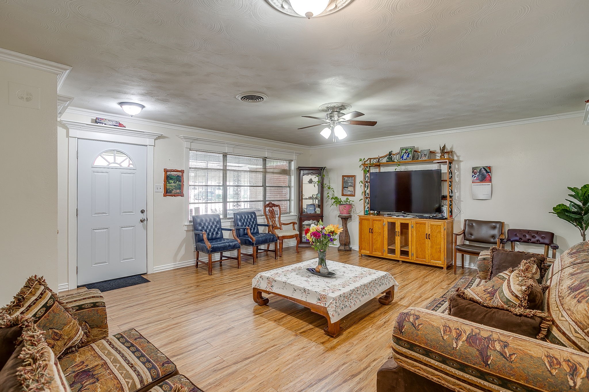 2122 S Vernon Avenue