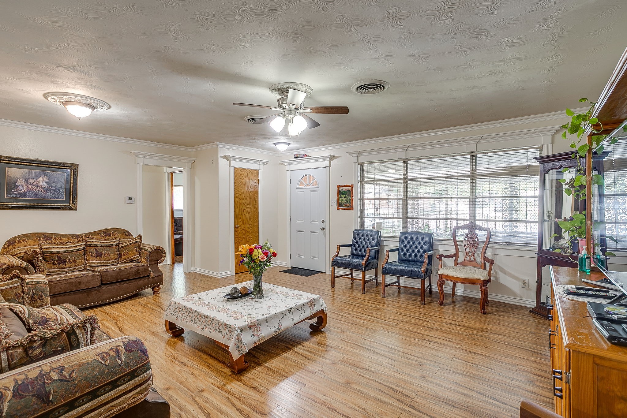 2122 S Vernon Avenue