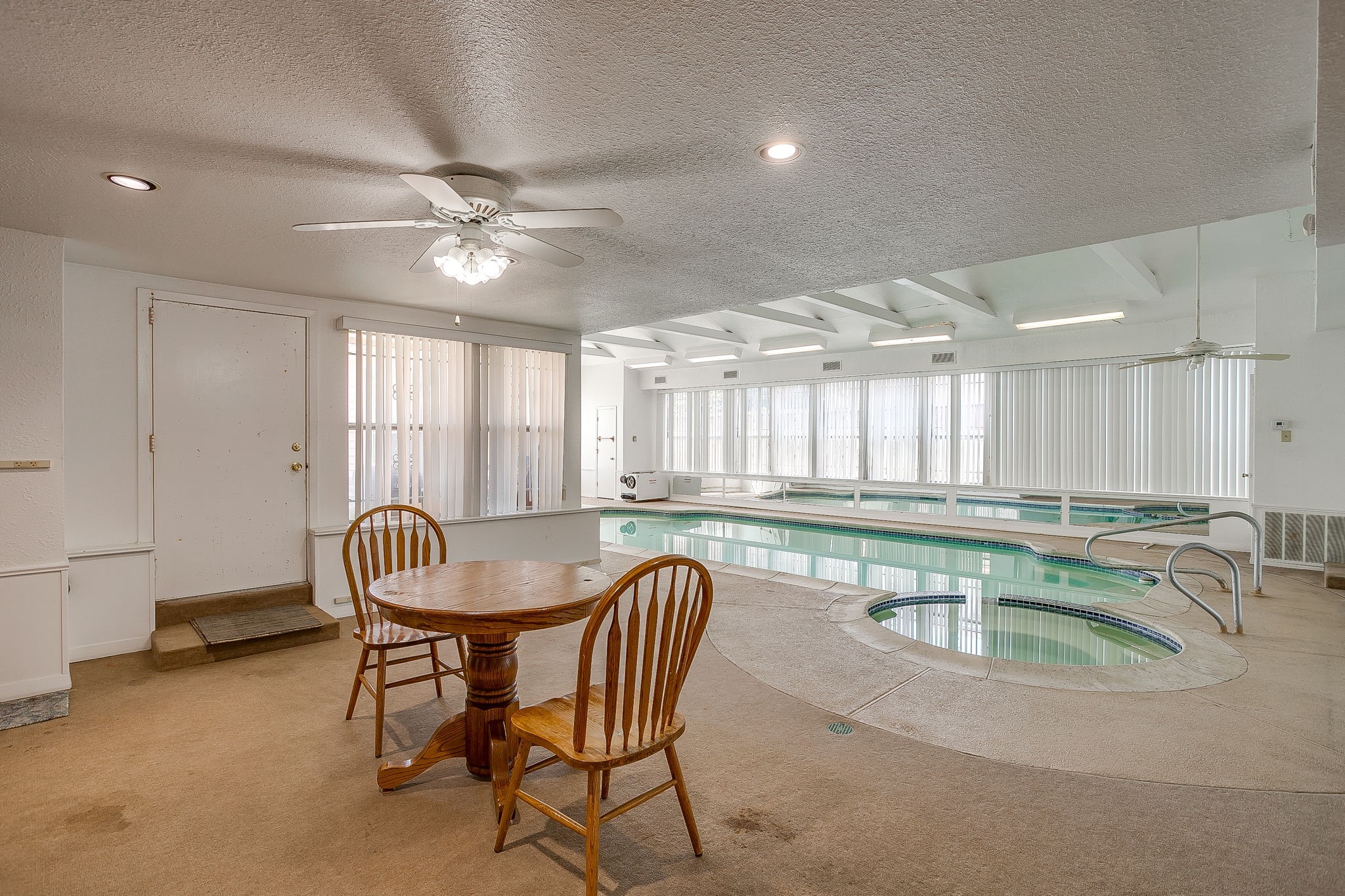 2122 S Vernon Avenue