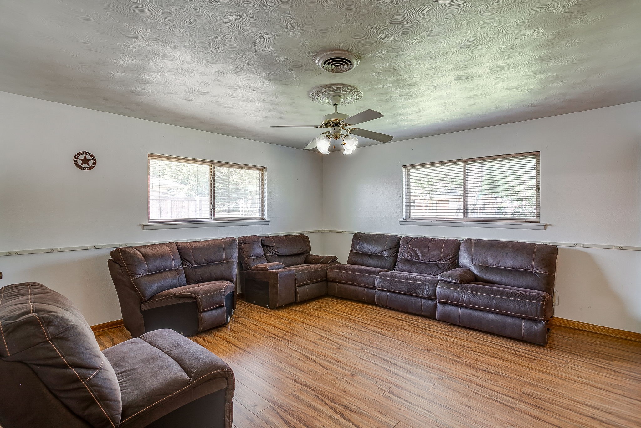 2122 S Vernon Avenue