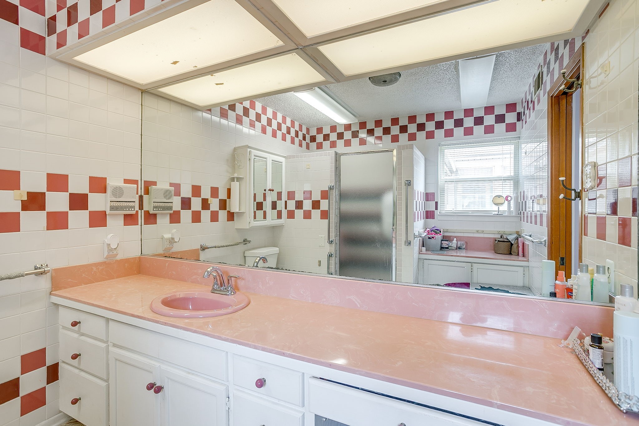 2122 S Vernon Avenue