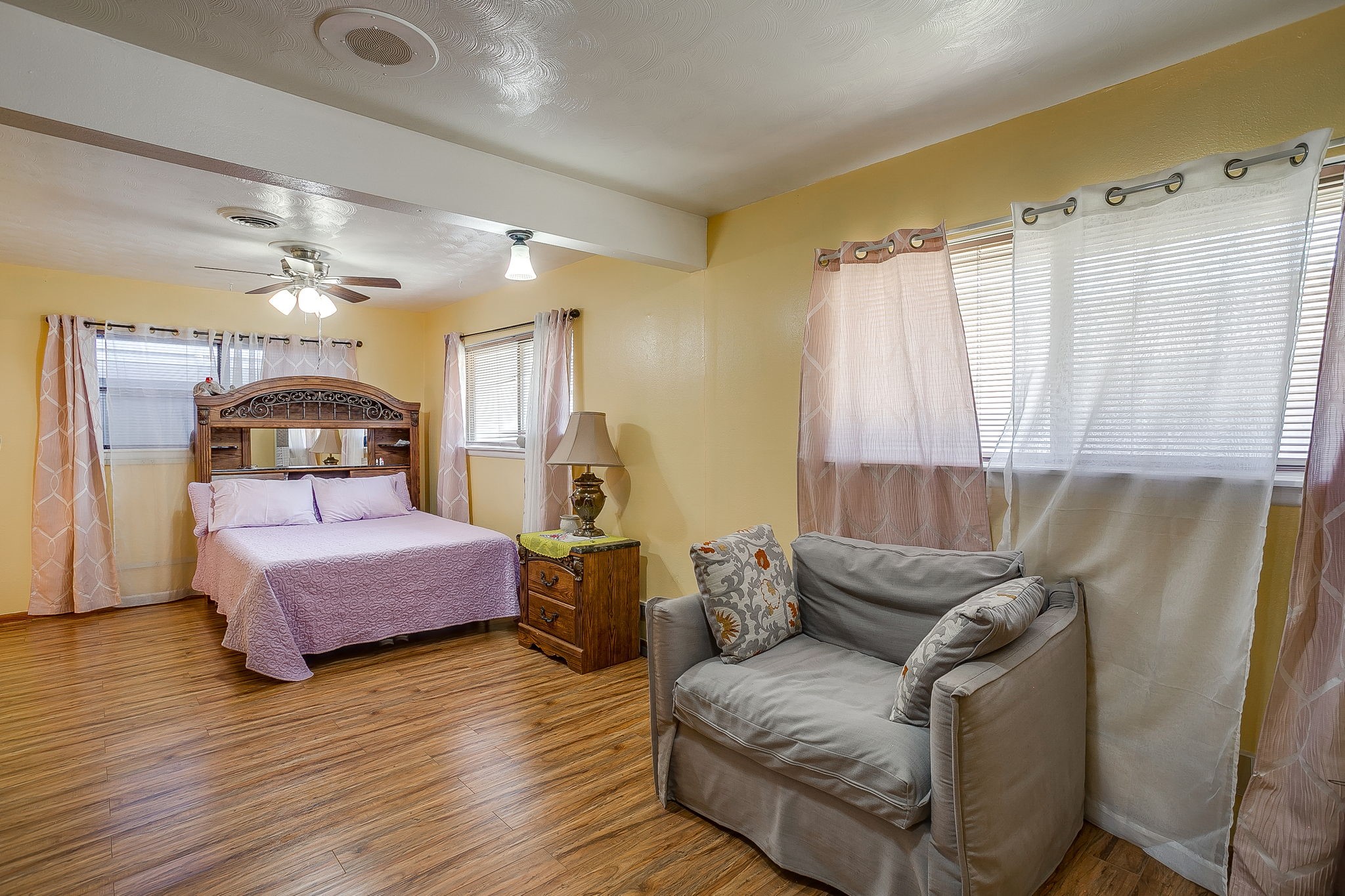 2122 S Vernon Avenue