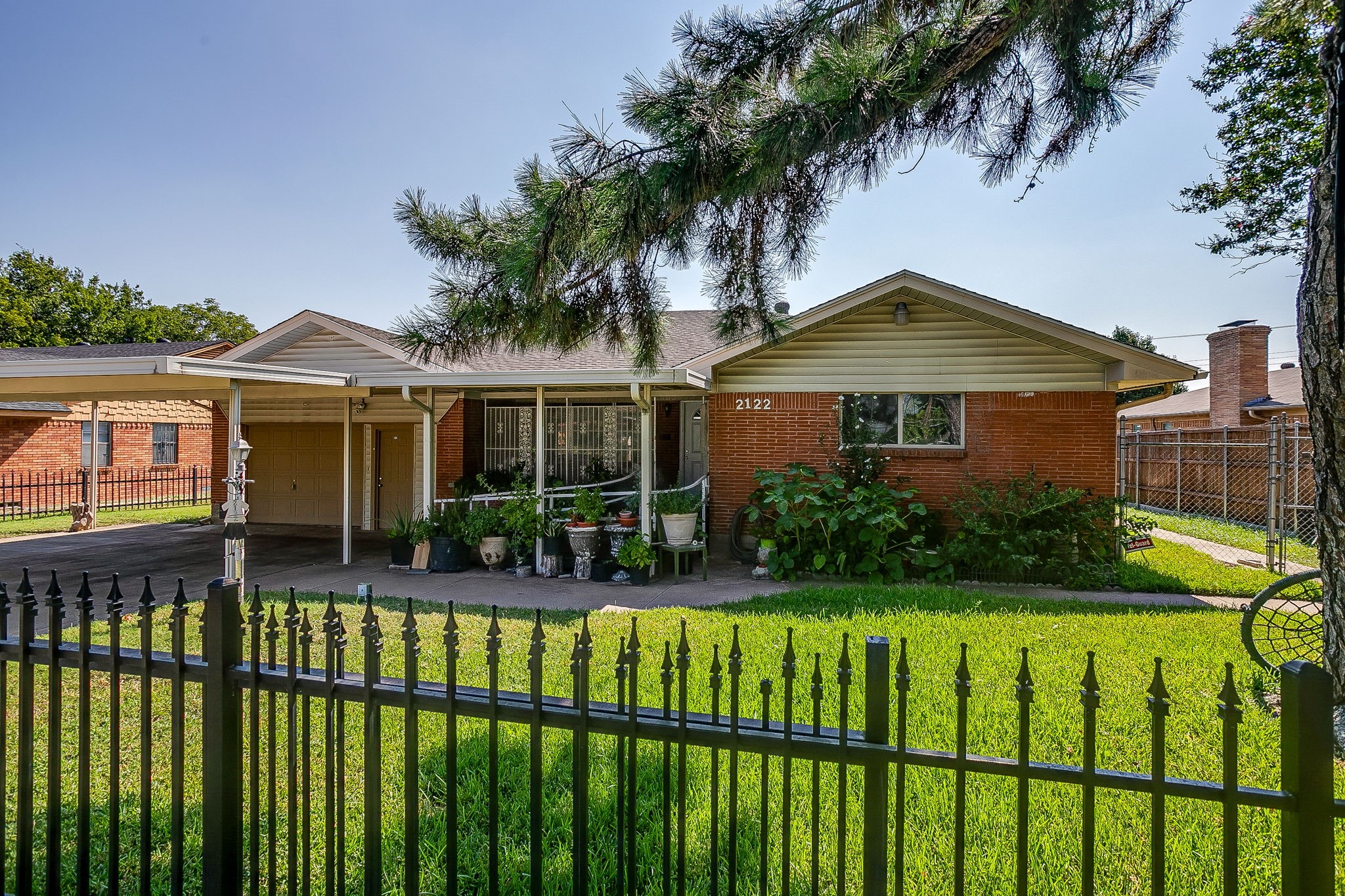 2122 S Vernon Avenue