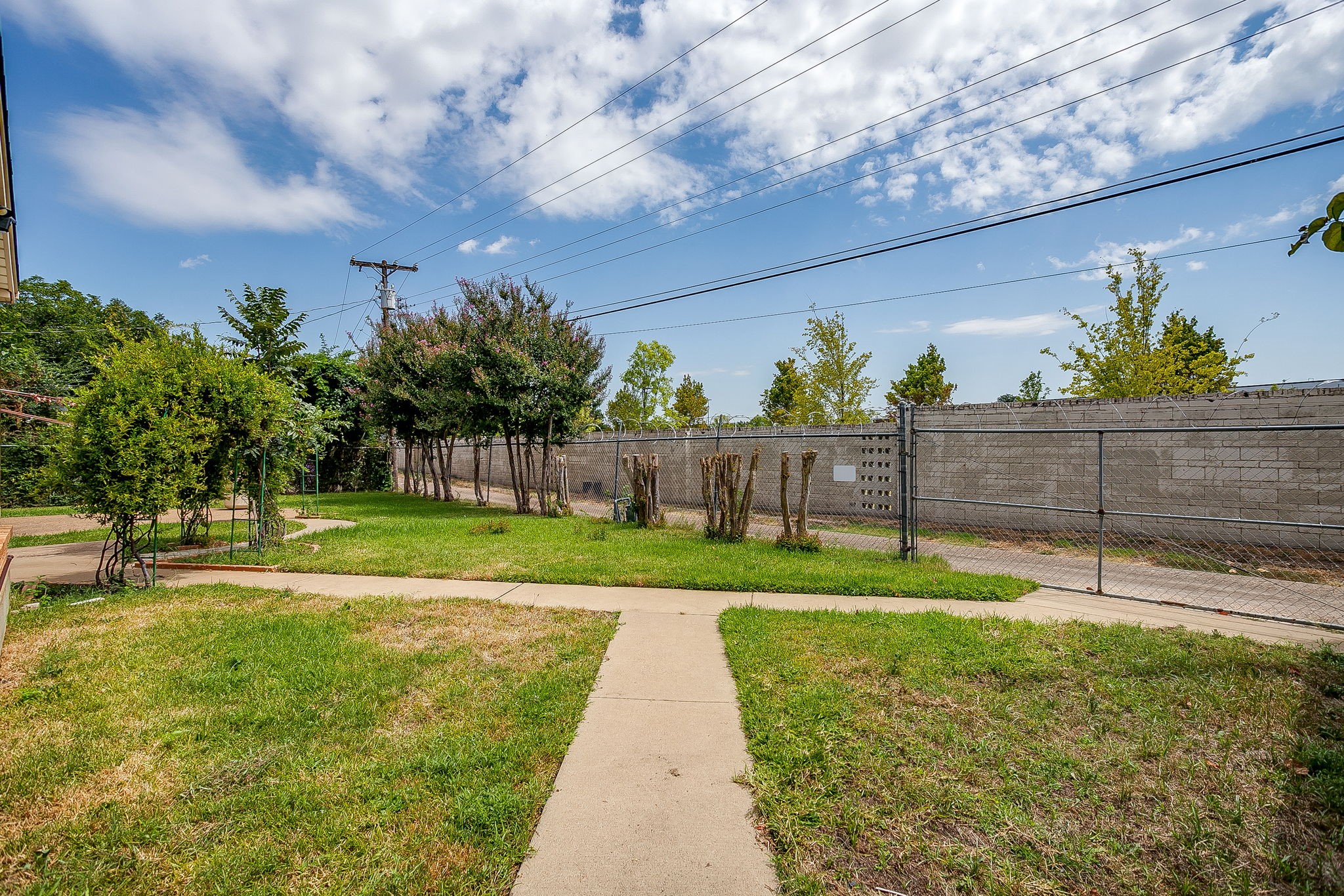 2122 S Vernon Avenue