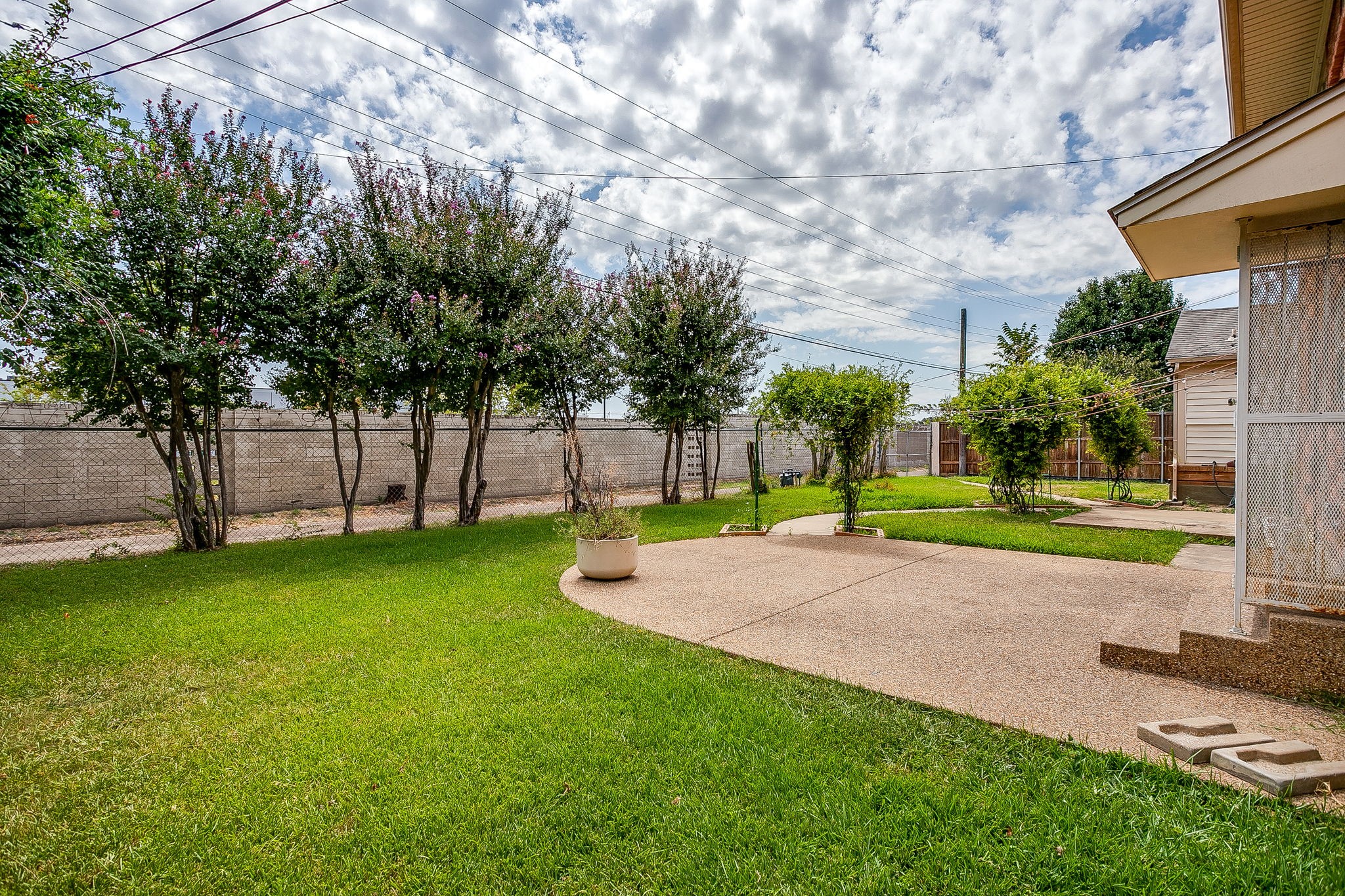 2122 S Vernon Avenue