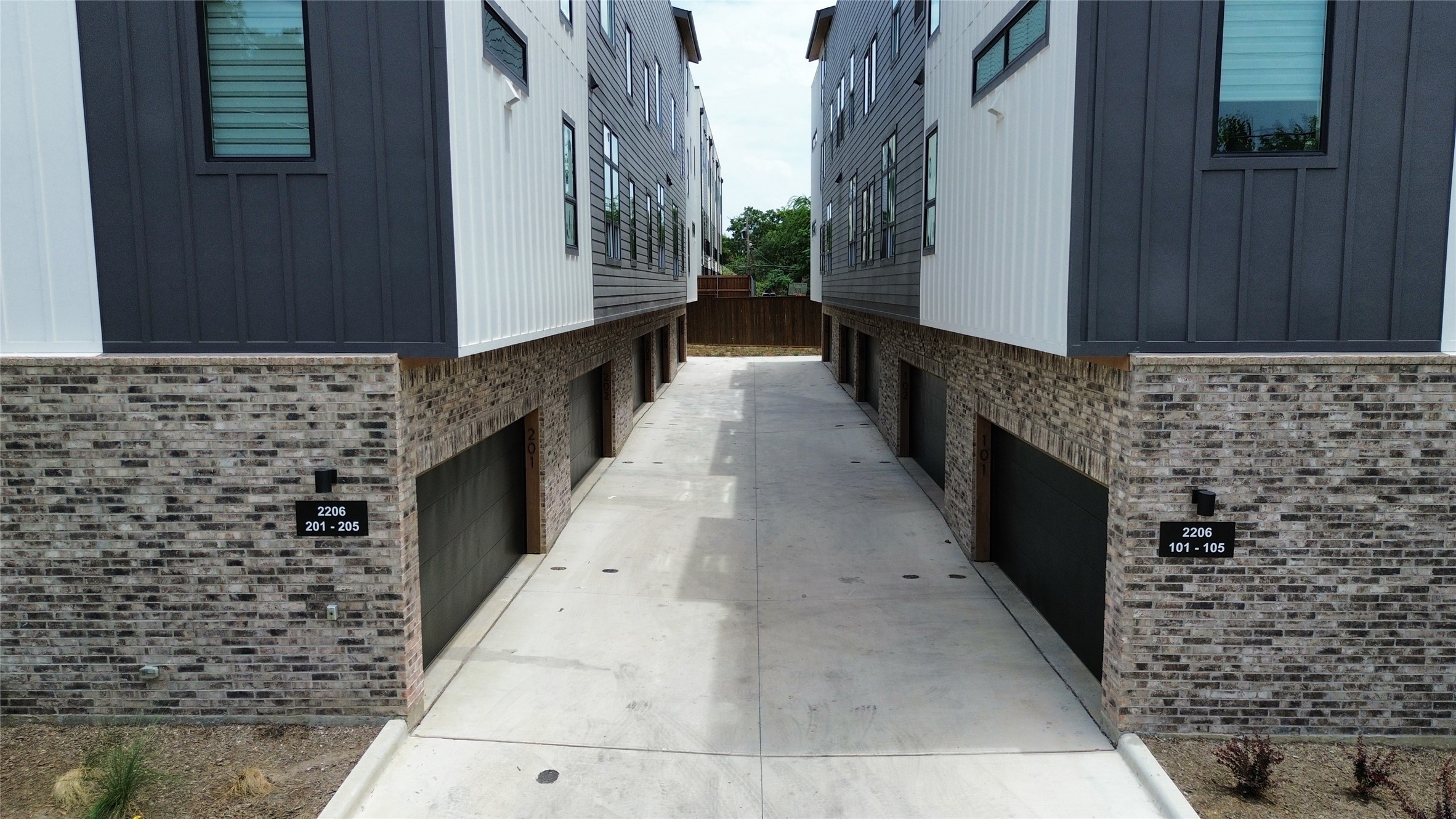 2206 Arroyo Avenue 201