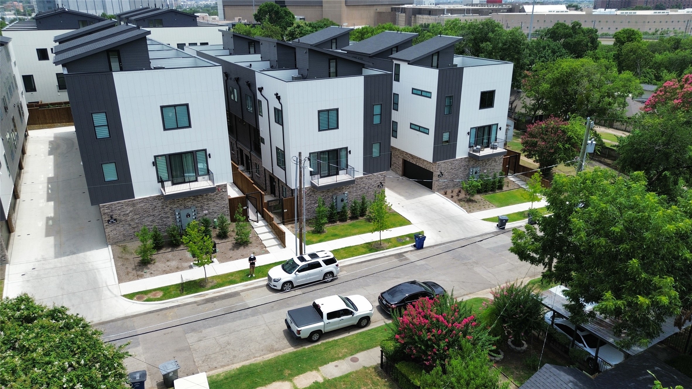 2206 Arroyo Avenue 201