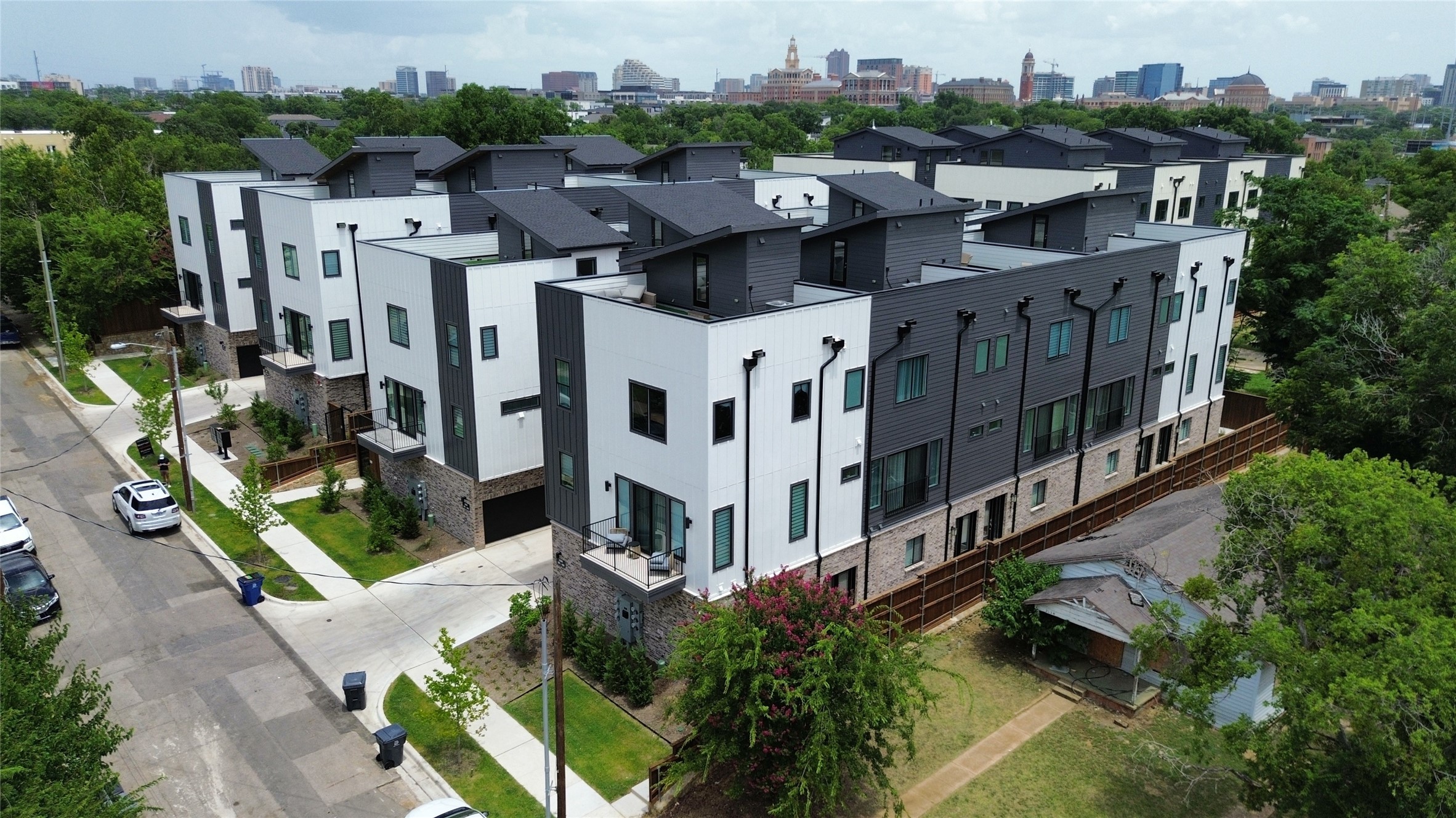 2206 Arroyo Avenue 201