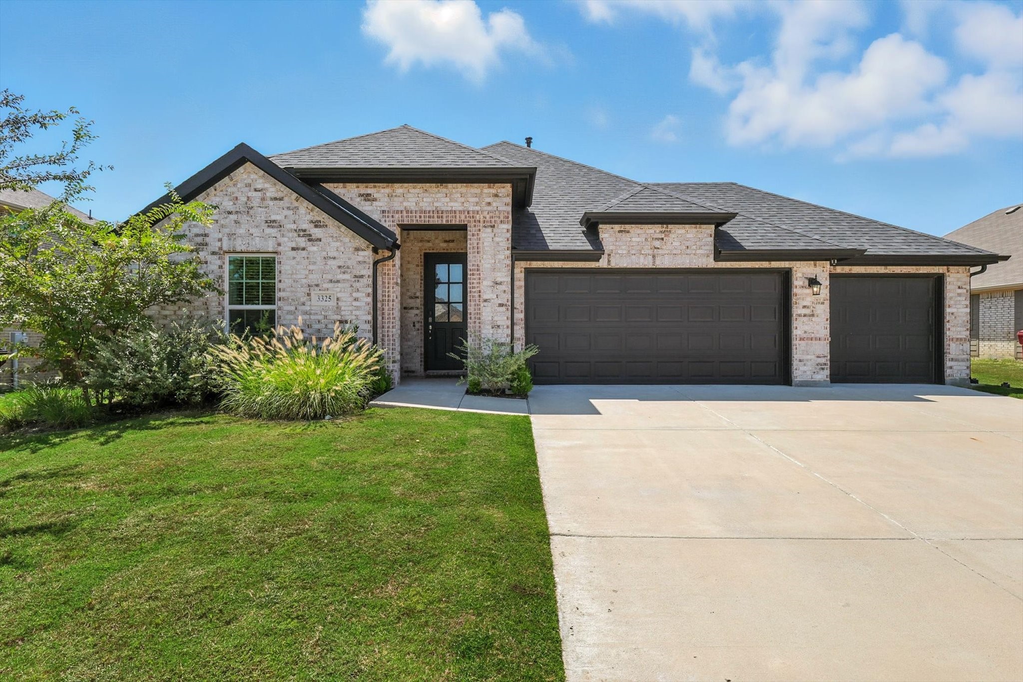 3325 Woodland