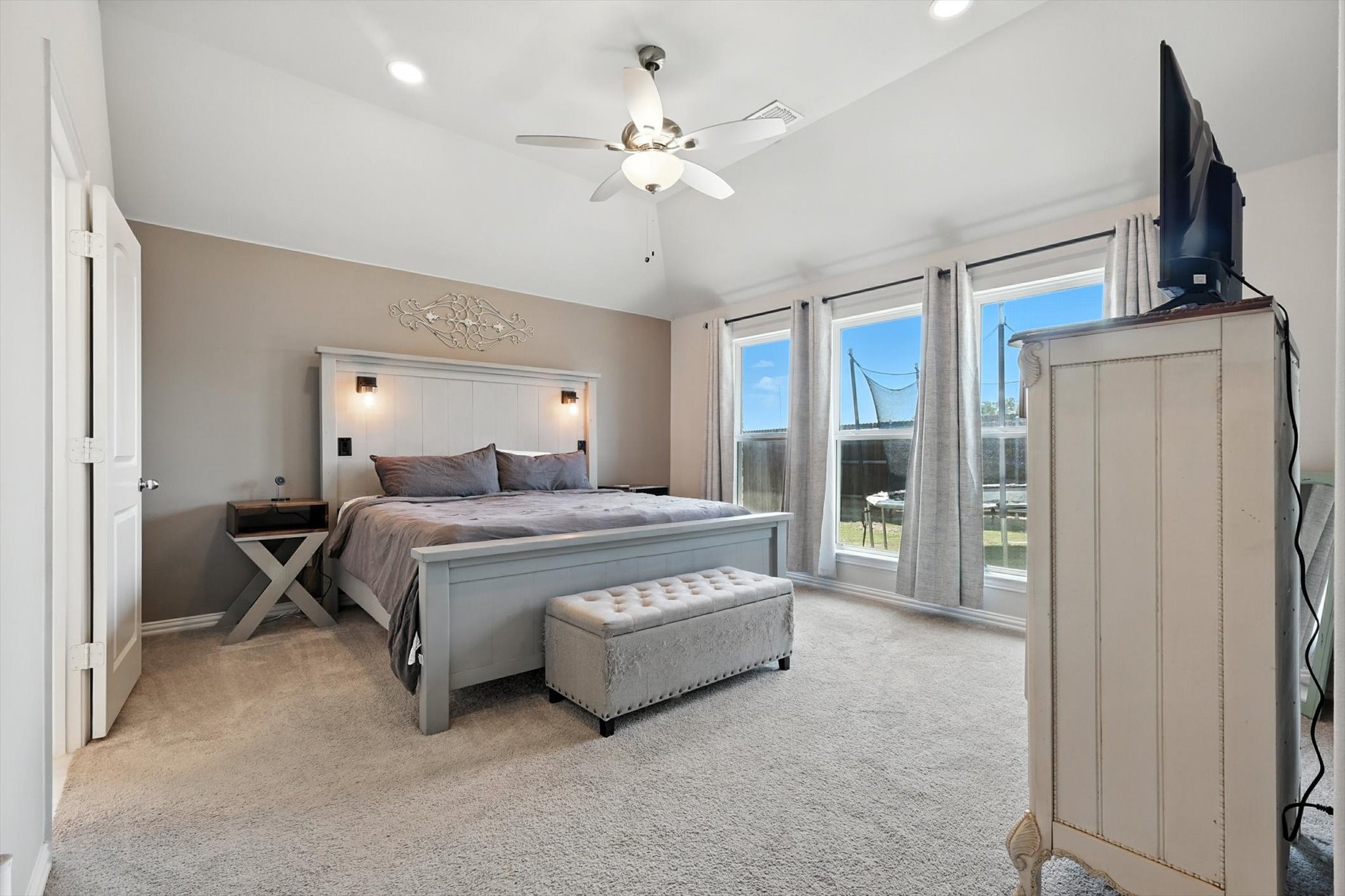 3325 Woodland