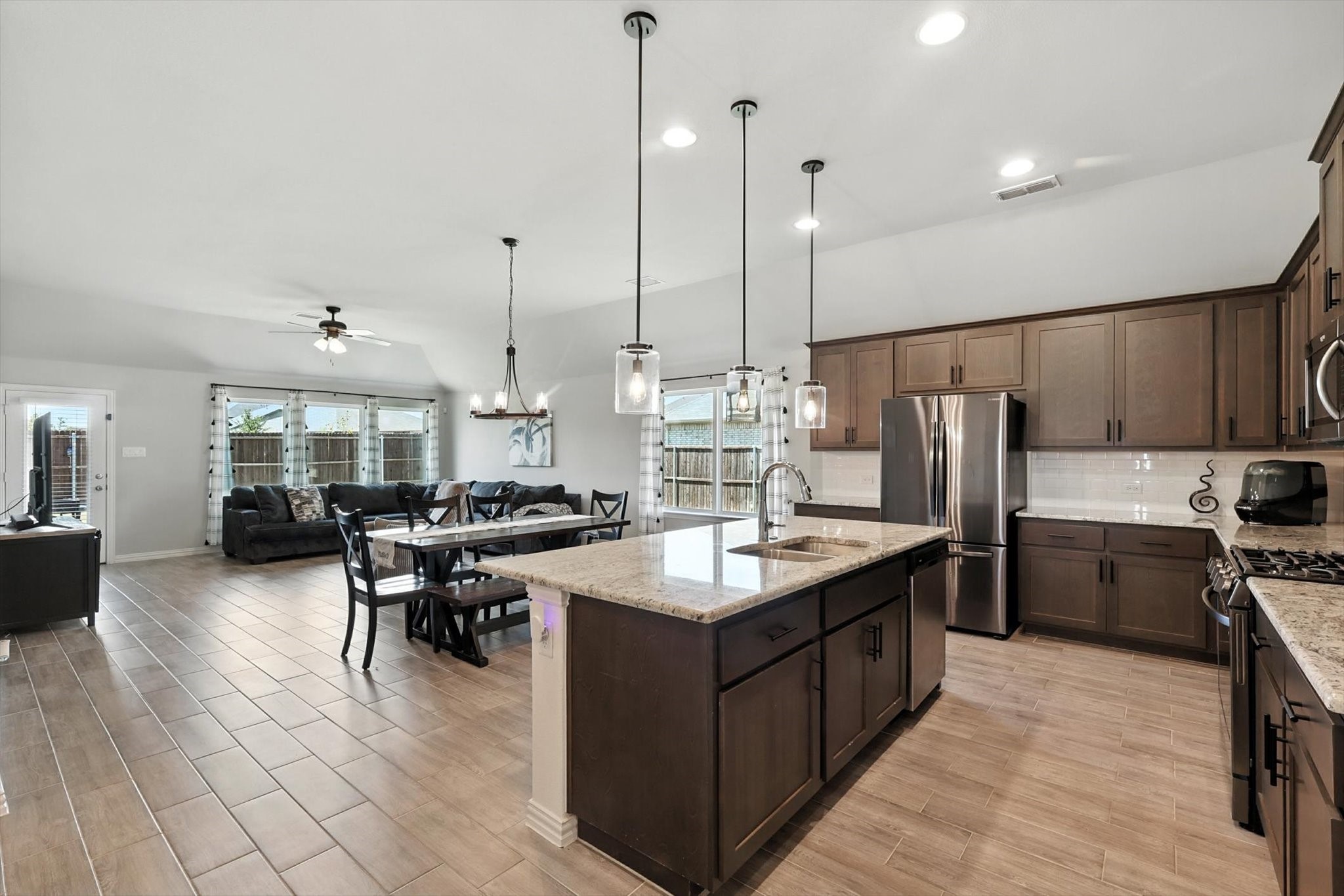3325 Woodland
