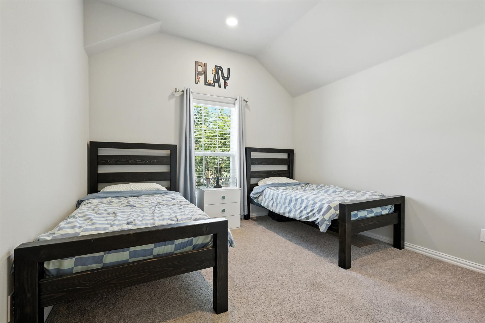 3325 Woodland