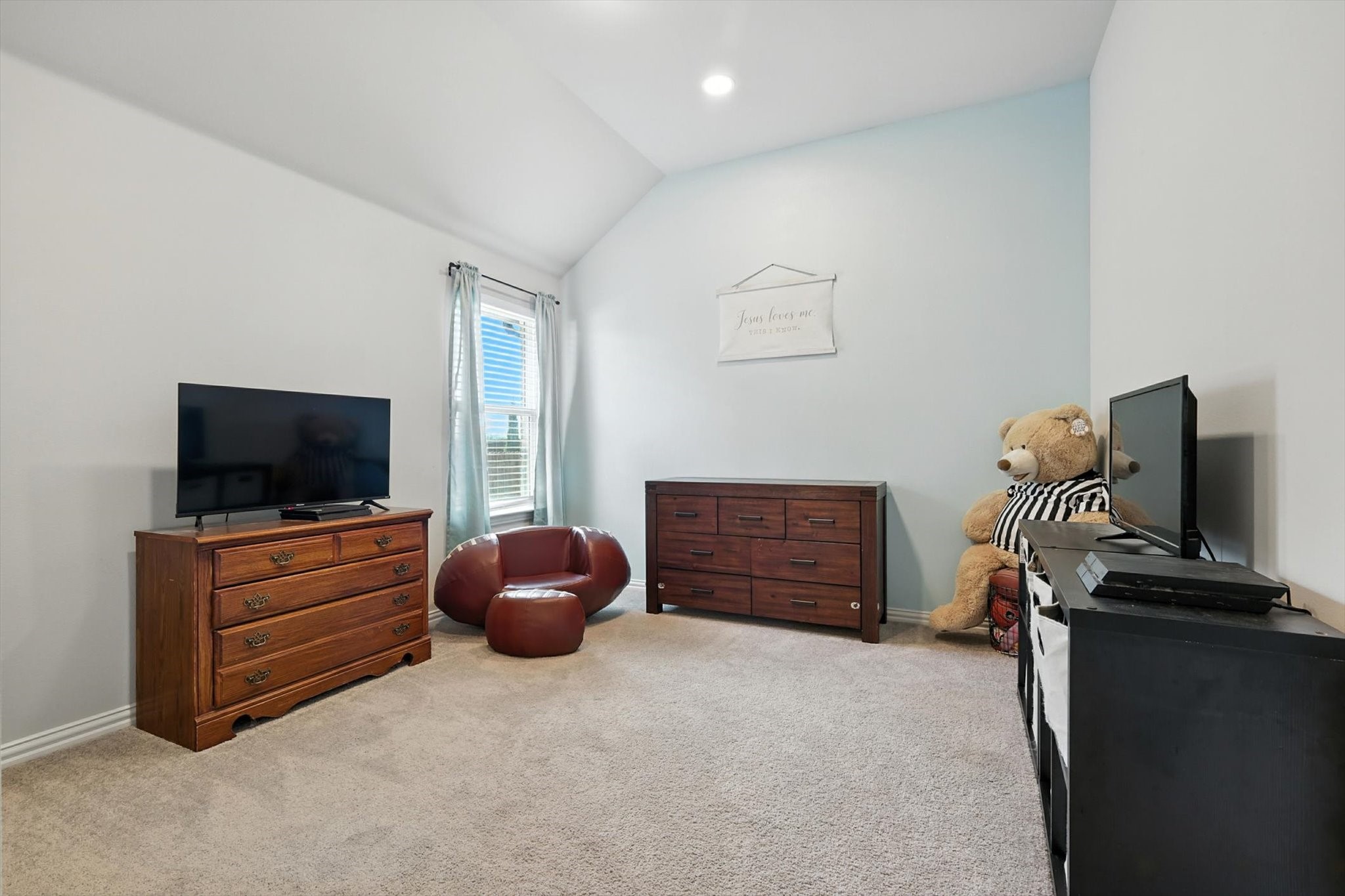 3325 Woodland