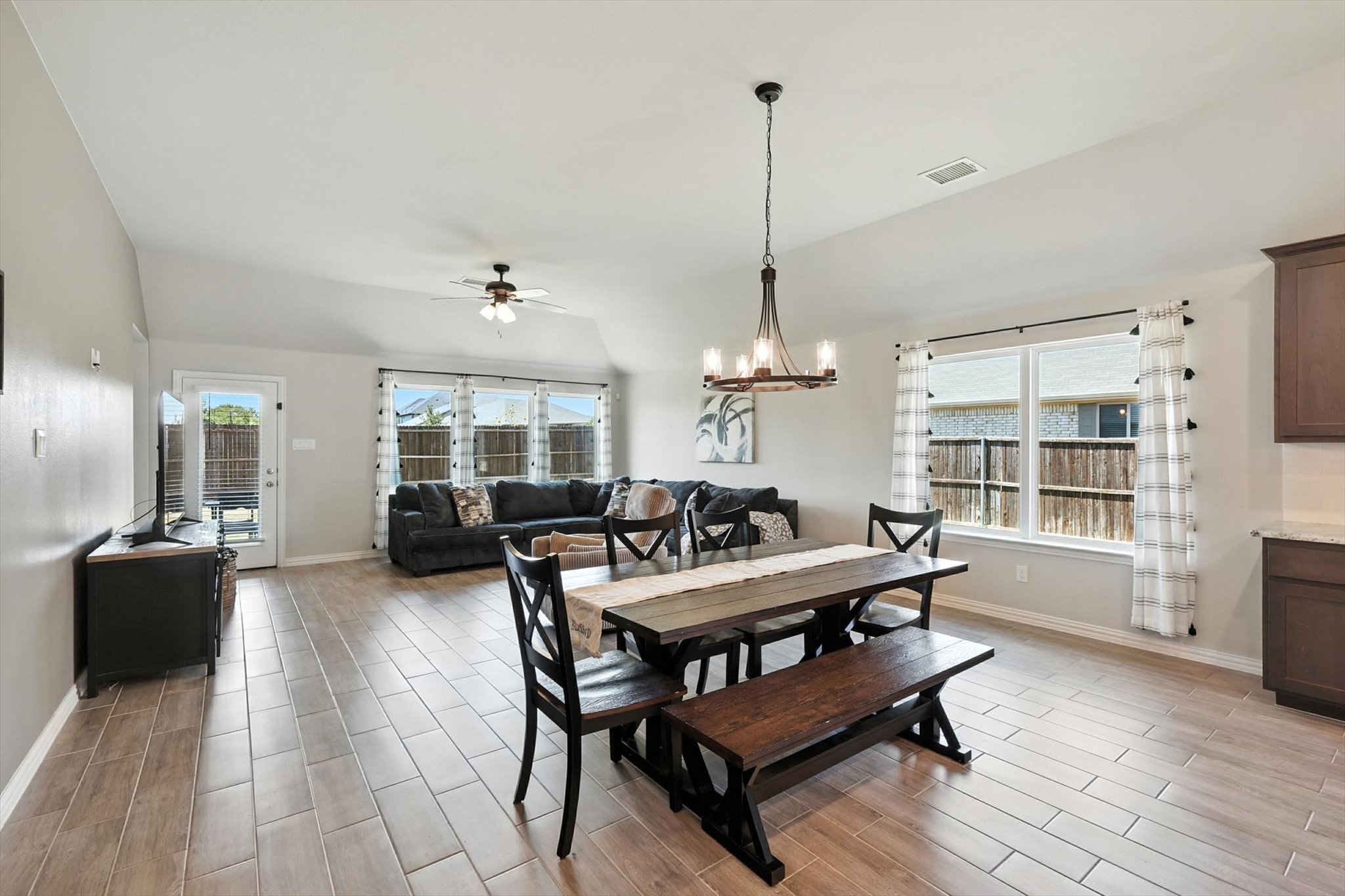3325 Woodland
