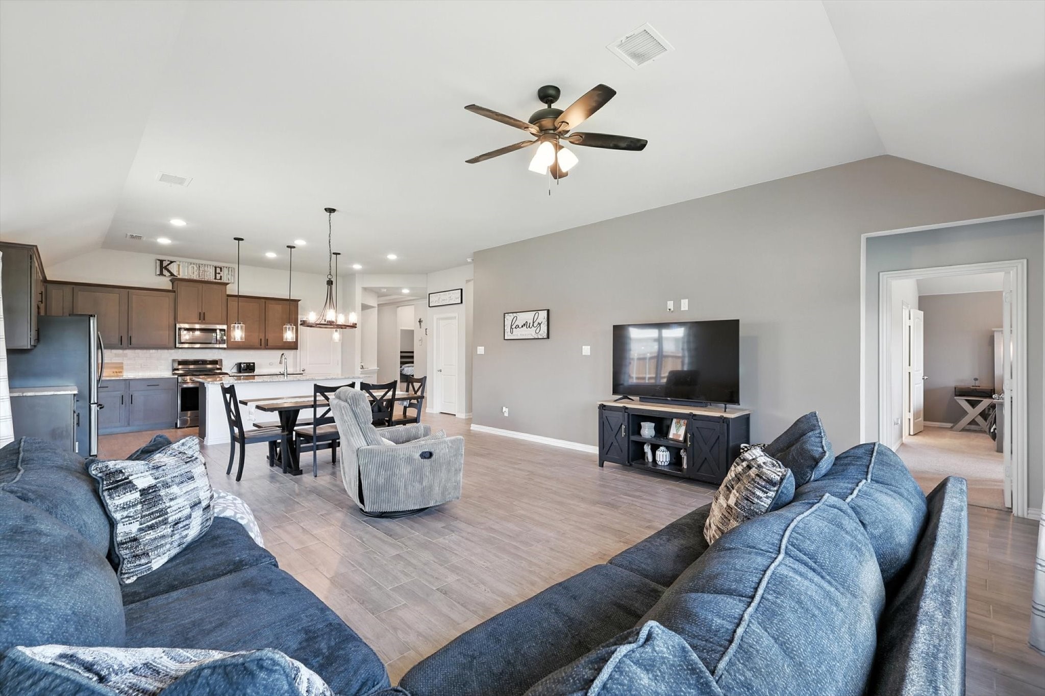 3325 Woodland
