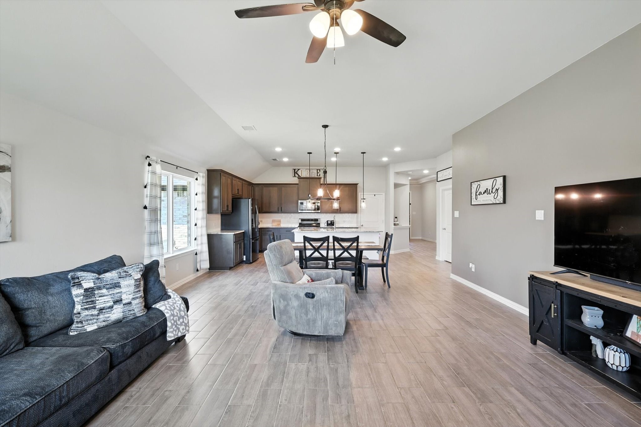 3325 Woodland