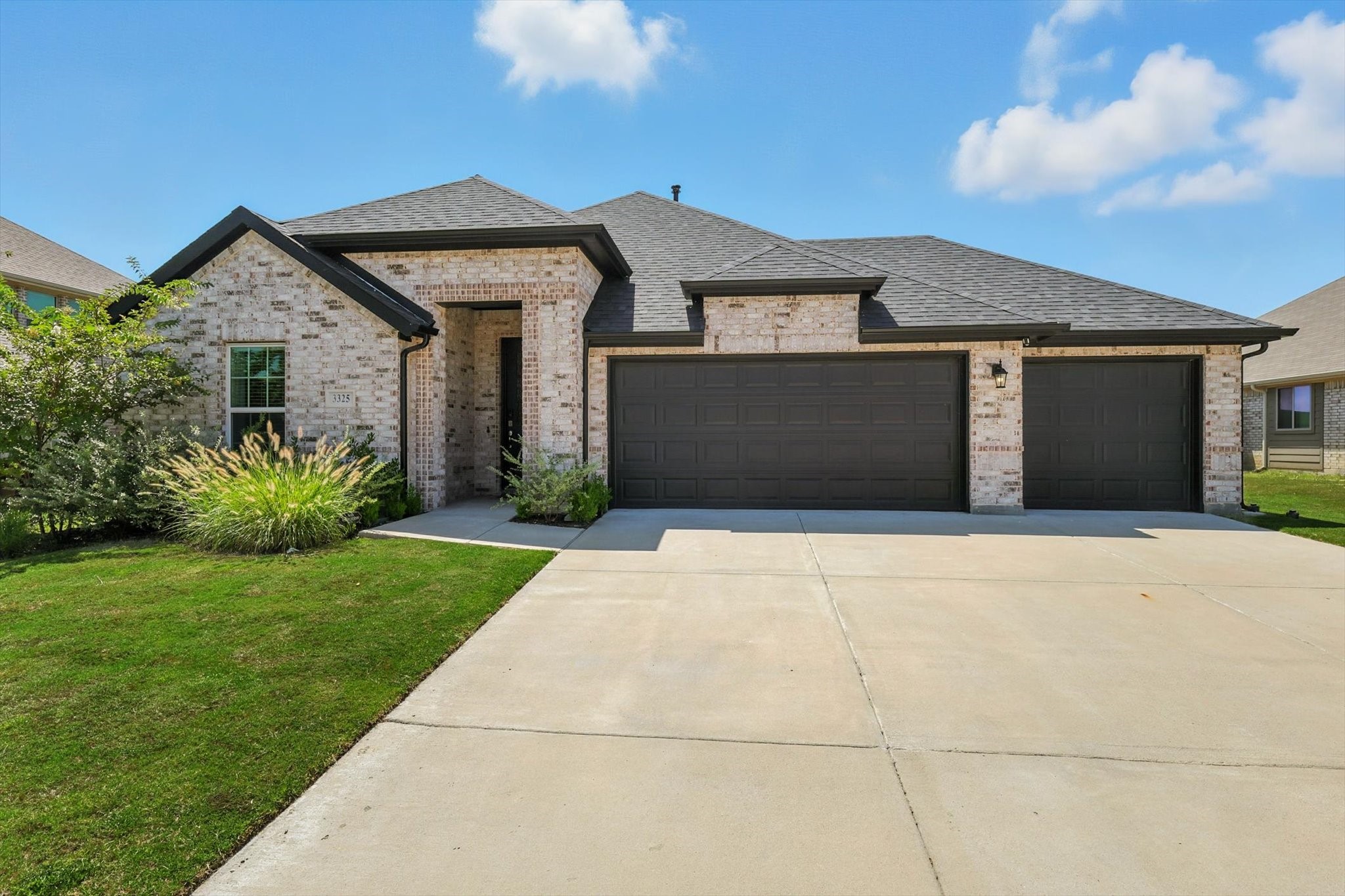 3325 Woodland
