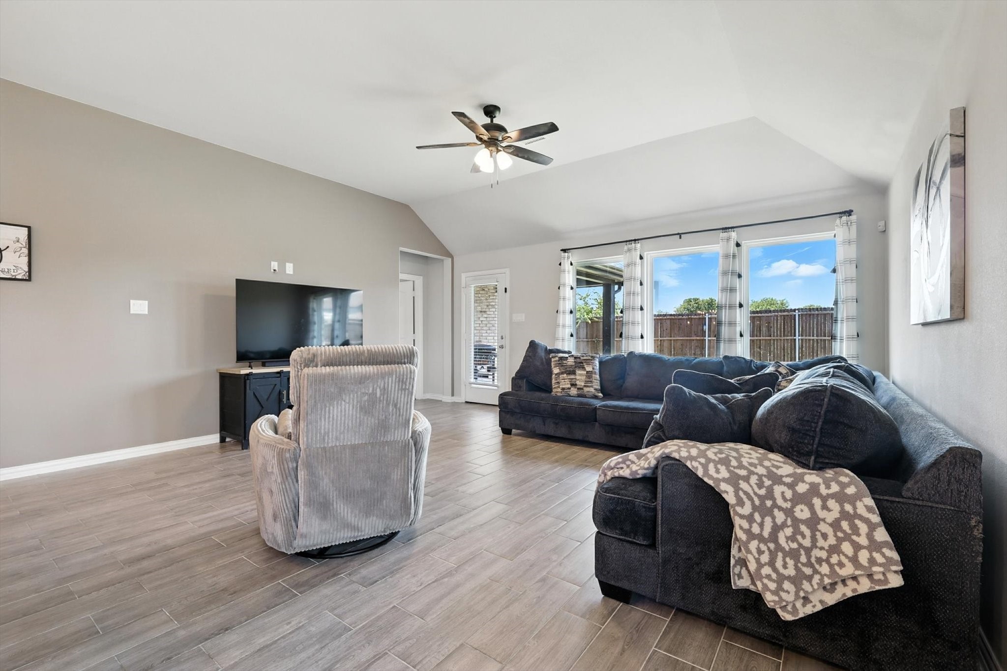 3325 Woodland