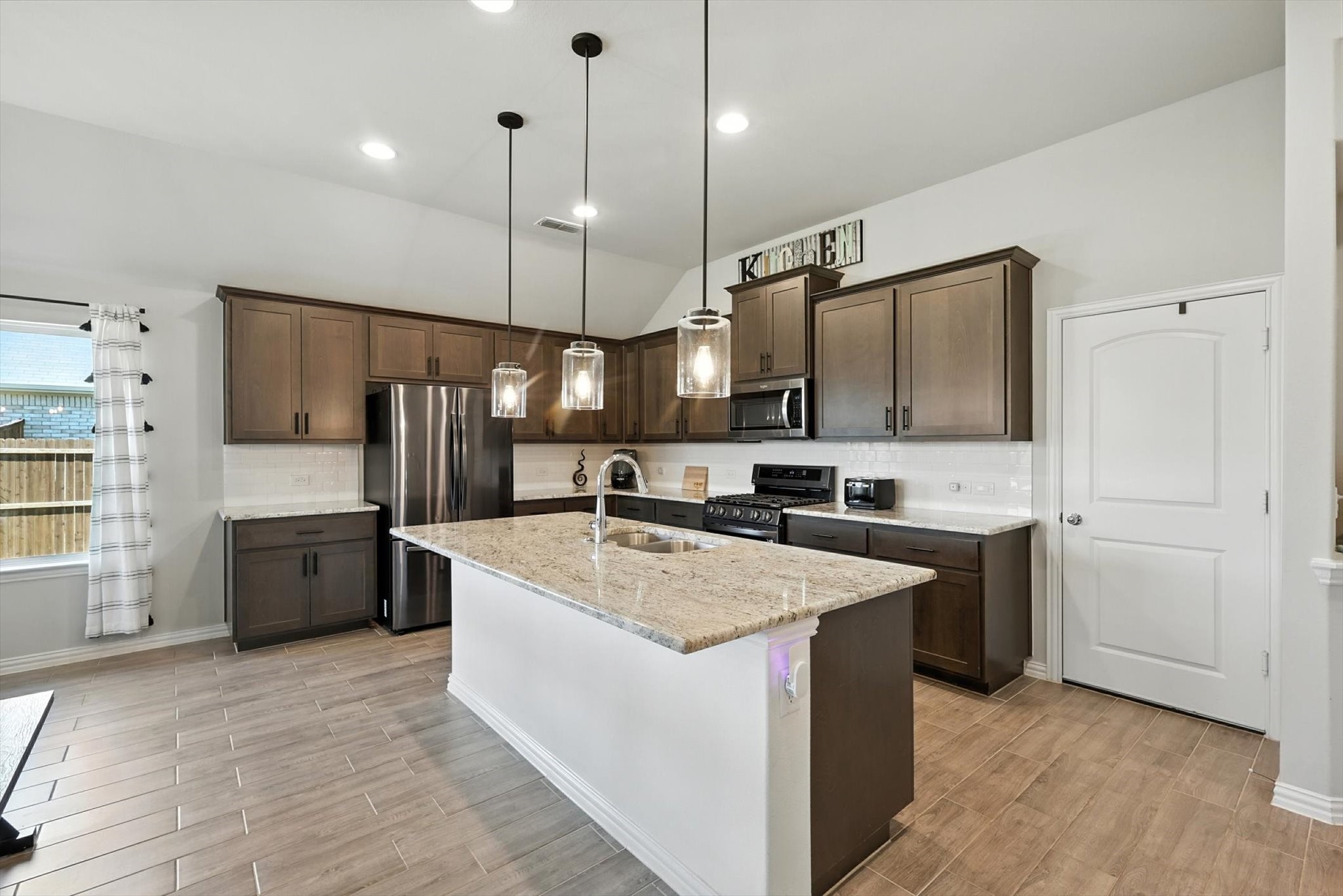 3325 Woodland