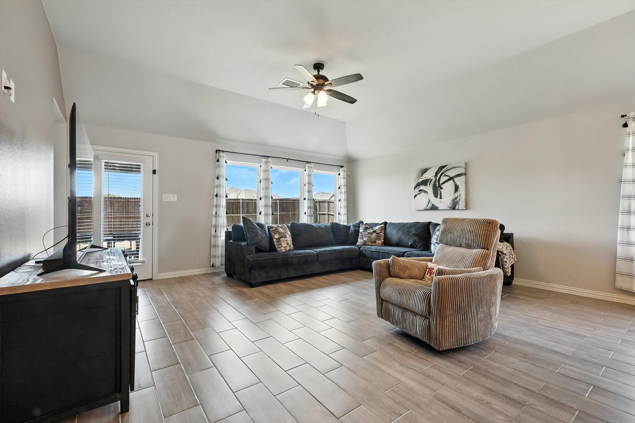 3325 Woodland