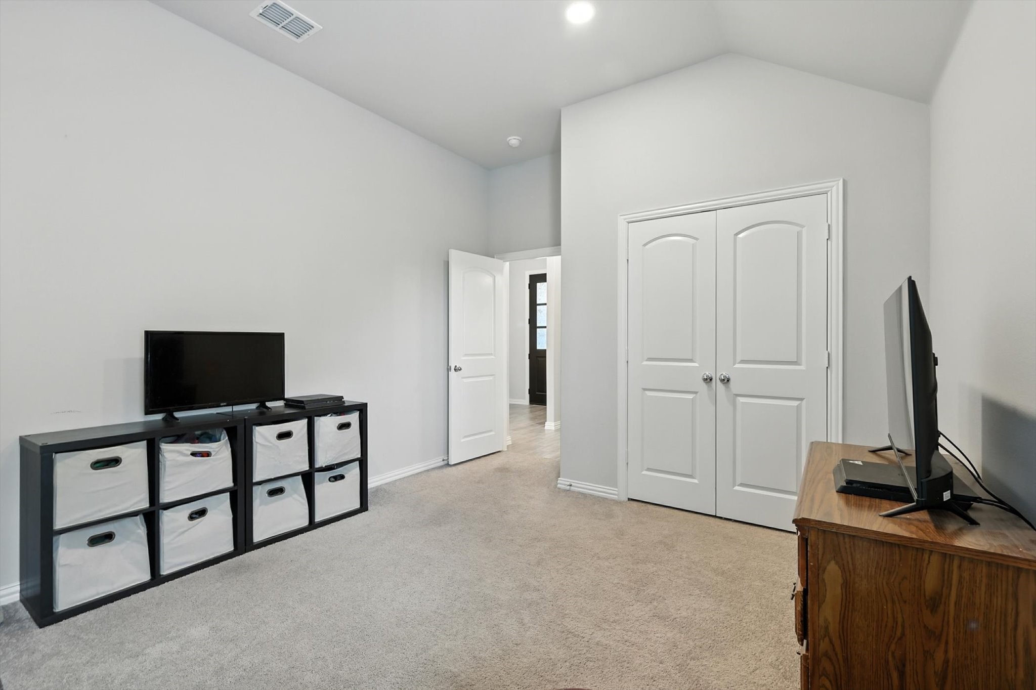 3325 Woodland