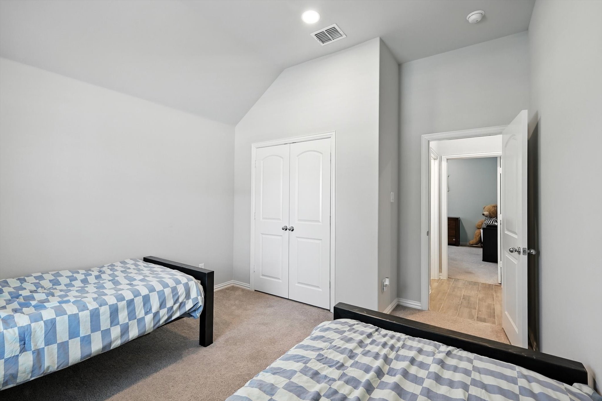 3325 Woodland
