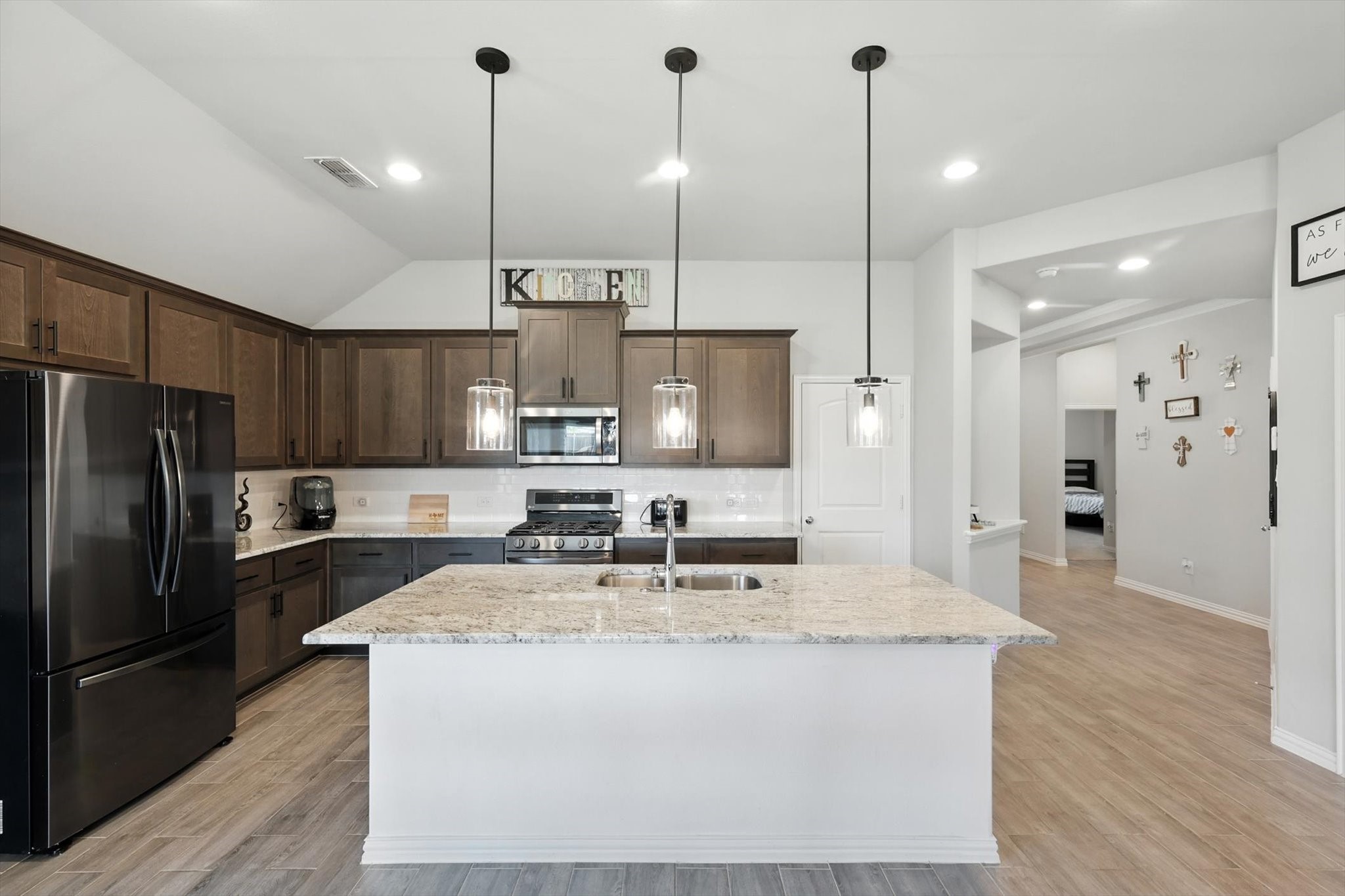 3325 Woodland