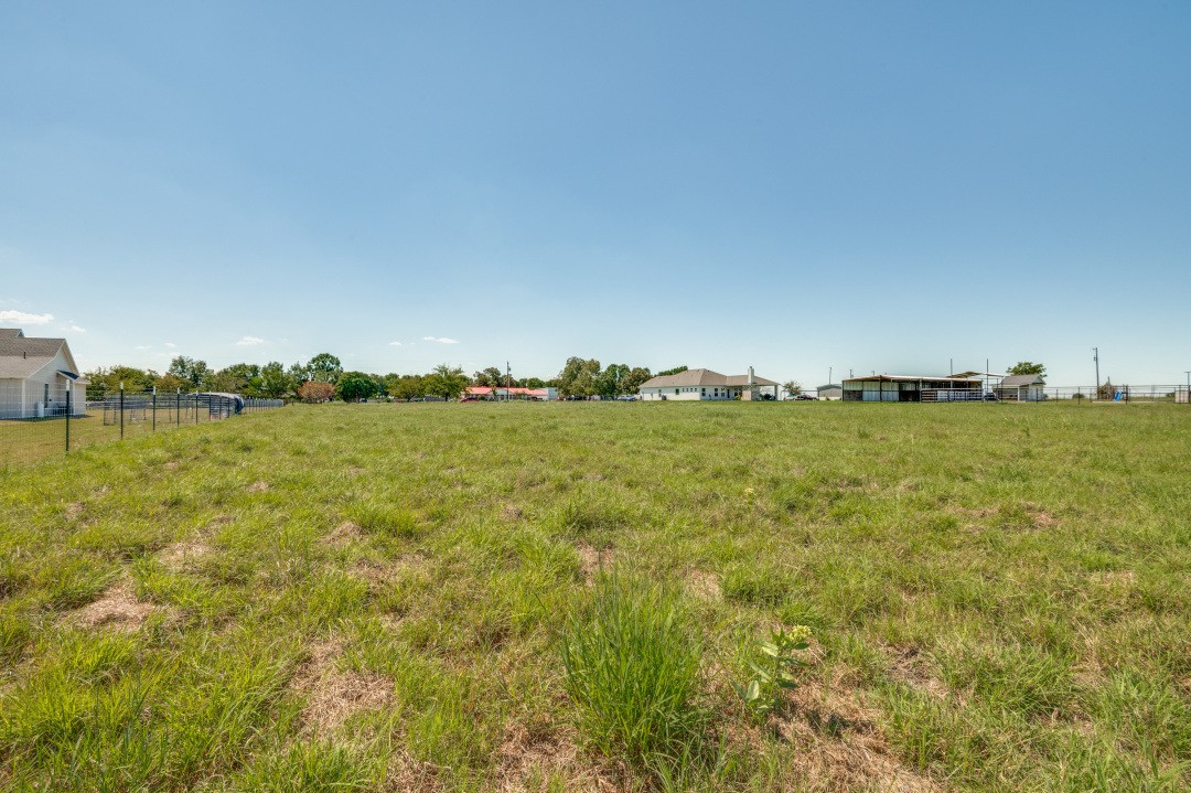 325 E Pecan Tree Road