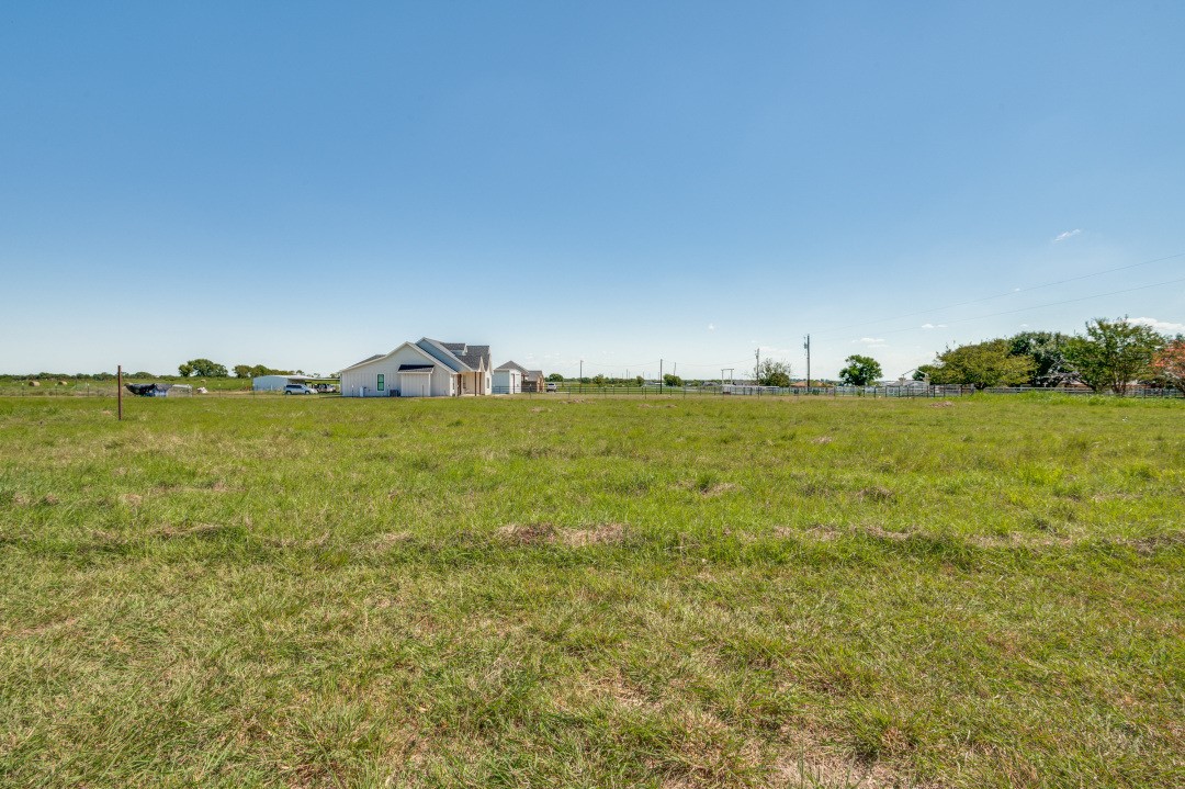 325 E Pecan Tree Road