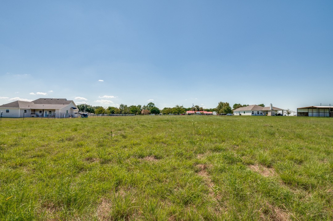 325 E Pecan Tree Road